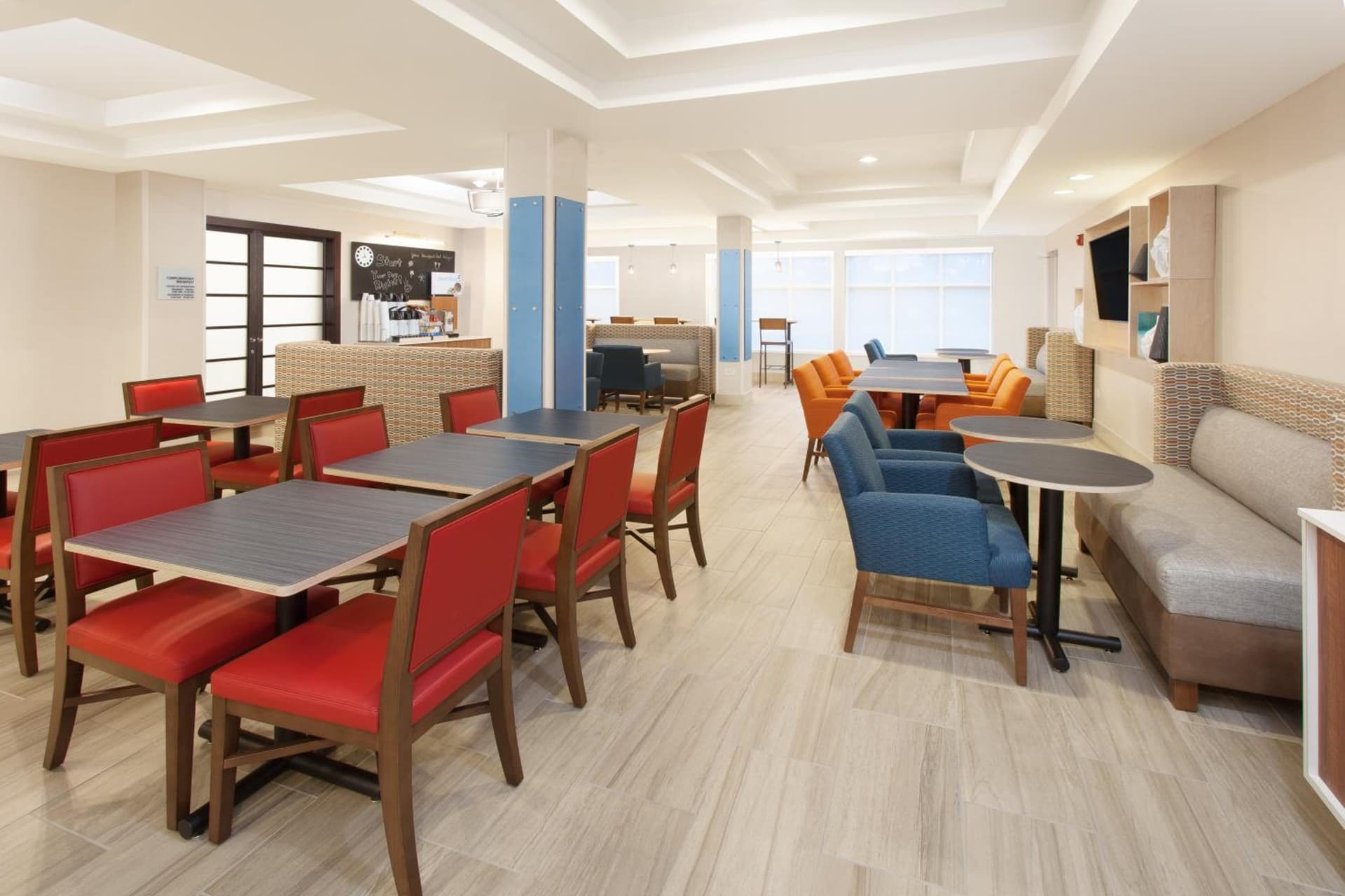 Holiday Inn Express Hotel & Suites Lake Zurich-Barrington by IHG gallery photo in Lake Zurich, IL — image 18
