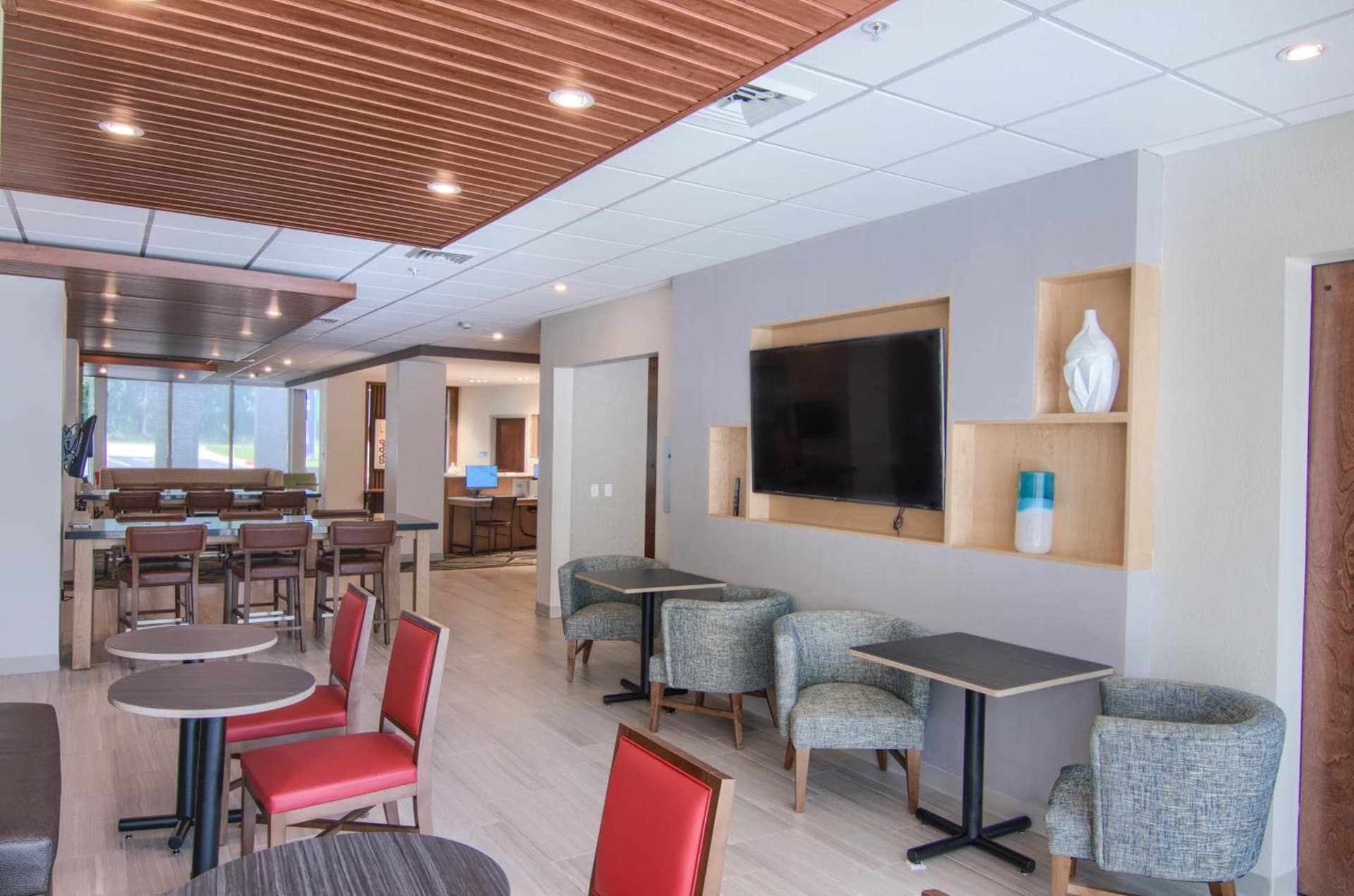 Holiday Inn Express & Suites Mobile - University Area by IHG gallery photo in Mobile, AL — image 36