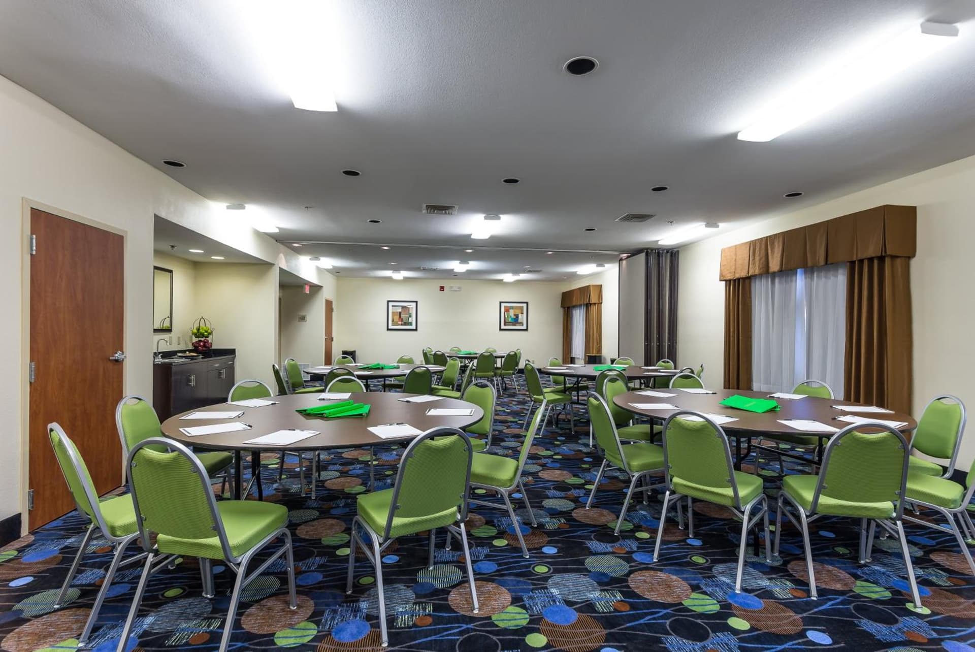 Holiday Inn Express Hotel & Suites Edmond by IHG gallery photo in Edmond, OK — image 27