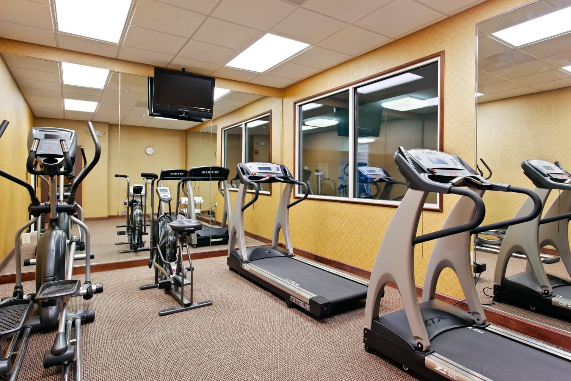 Holiday Inn Express & Suites Malvern by IHG interior in Malvern, AR — gallery photo 2