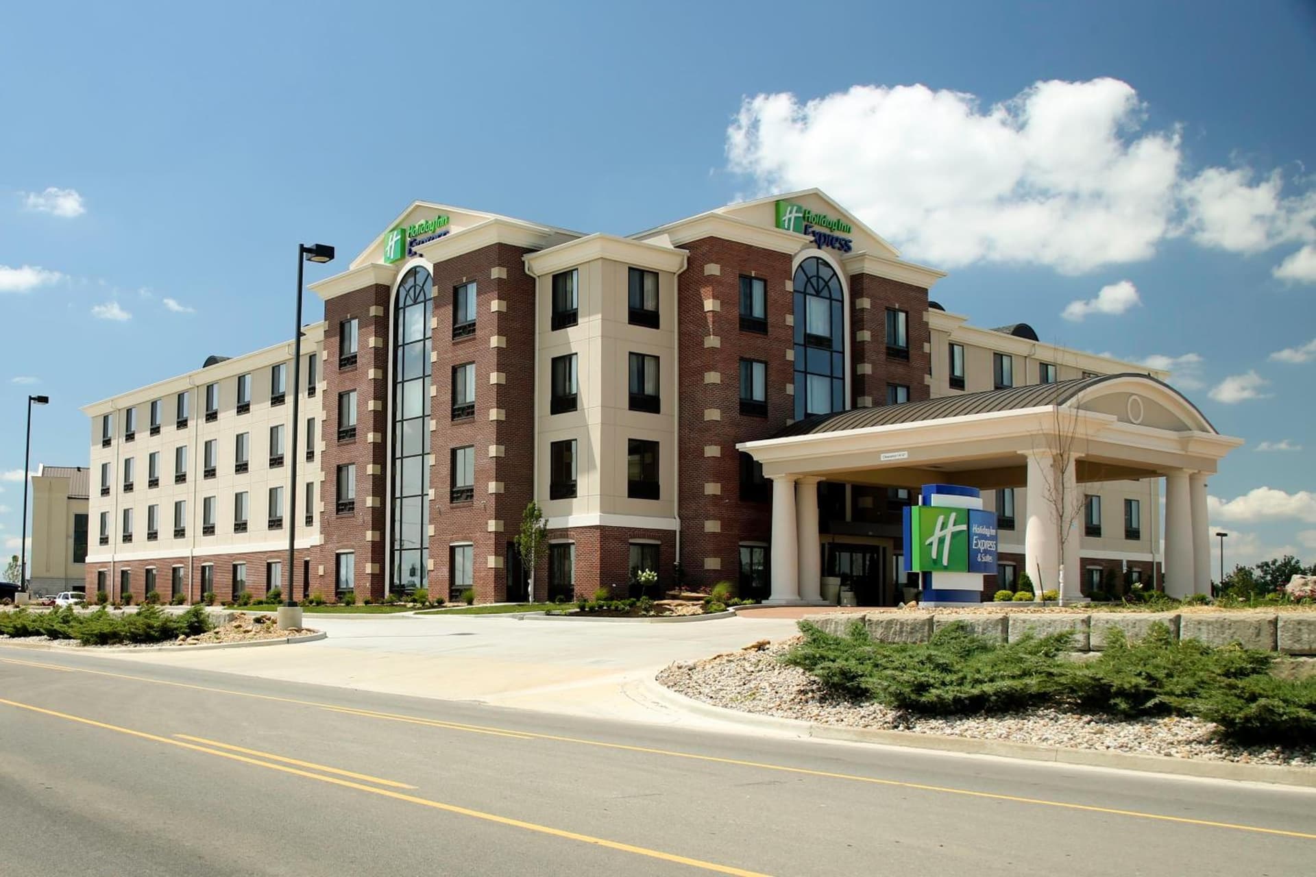 Holiday Inn Express & Suites Marion Northeast by IHG featured exterior or lobby in Marion, IL — similar hotel