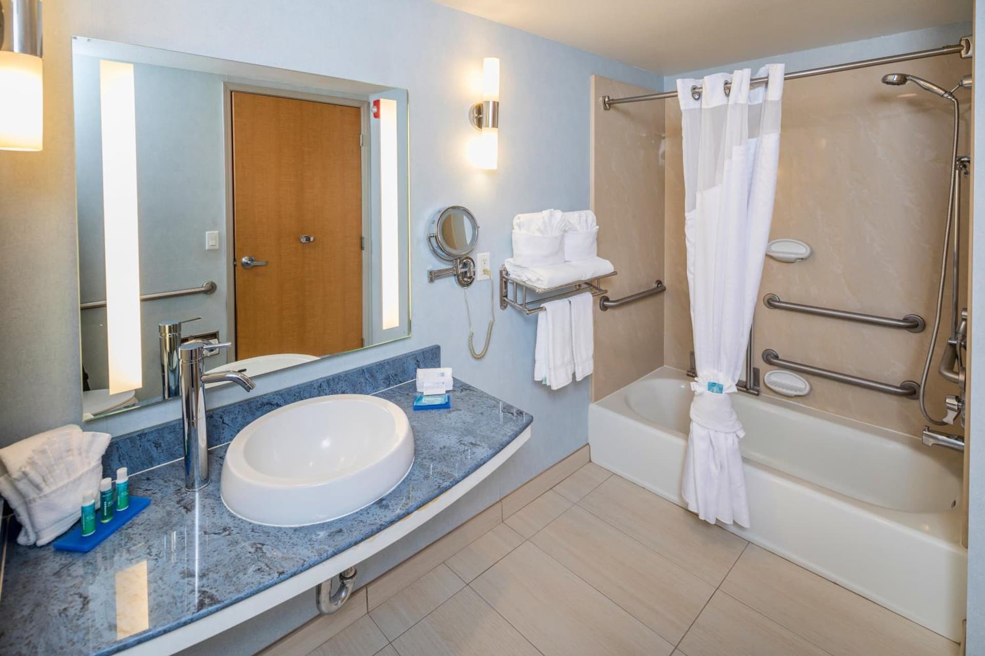 Holiday Inn Express Hotel & Suites Modesto-Salida by IHG interior in Modesto, CA — gallery photo 2