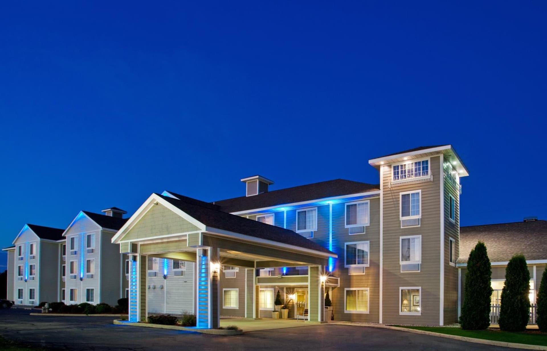 Holiday Inn Express & Suites New Buffalo, MI by IHG featured exterior or lobby in New Buffalo, MI — similar hotel