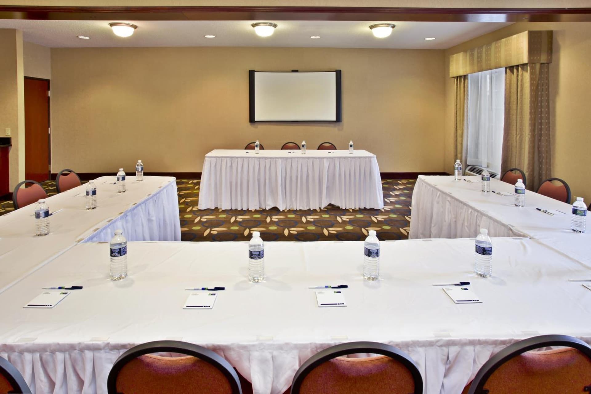 Holiday Inn Express Hotel & Suites Woodhaven by IHG property views in Woodhaven, MI — gallery photo 3