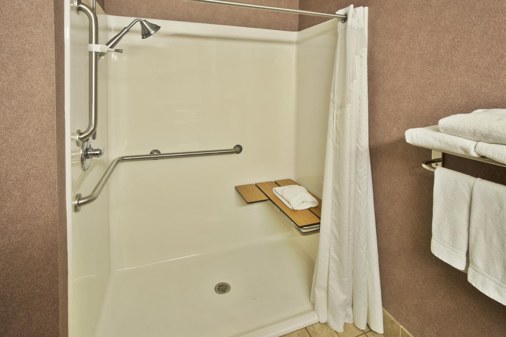 Holiday Inn Express Hotel & Suites Woodhaven by IHG gallery photo in Woodhaven, MI — image 22