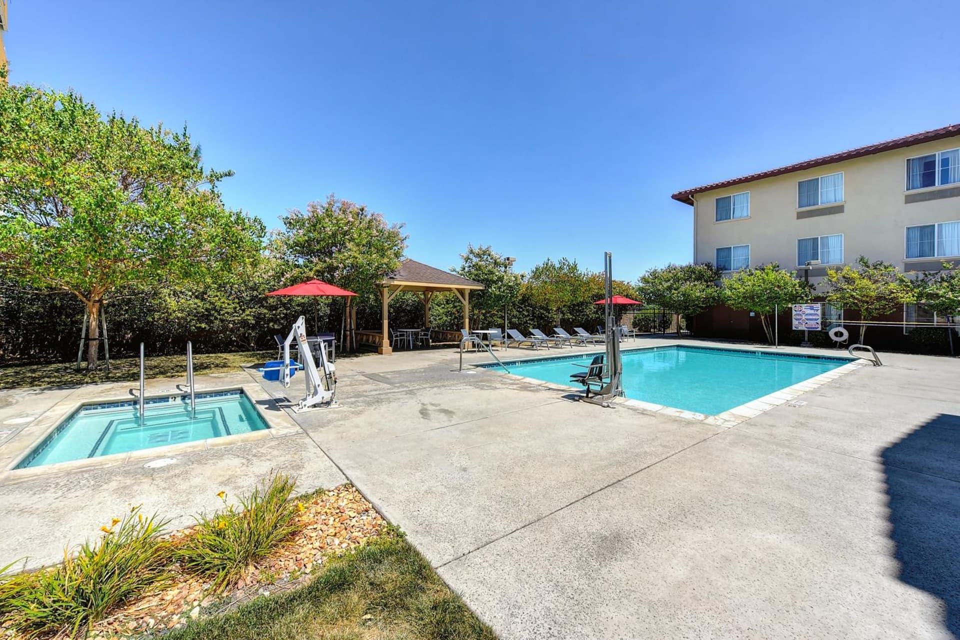 Holiday Inn Express Hotel & Suites Manteca by IHG gallery photo in Manteca, CA — image 21