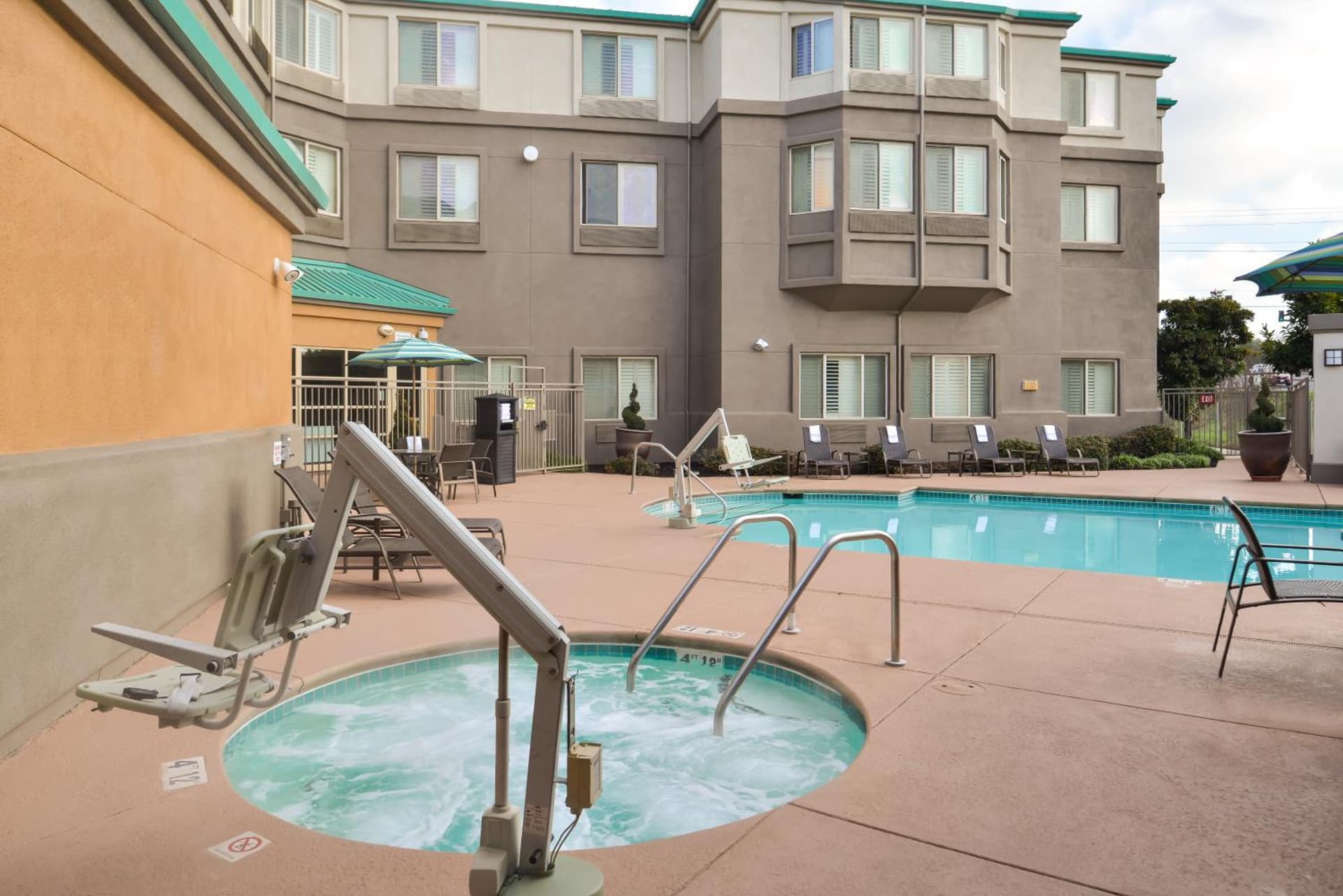 HOLIDAY INN EXPRESS & SUITES ELK GROVE CENTRAL - HWY 99 by IHG gallery photo in Elk Grove, CA — image 60