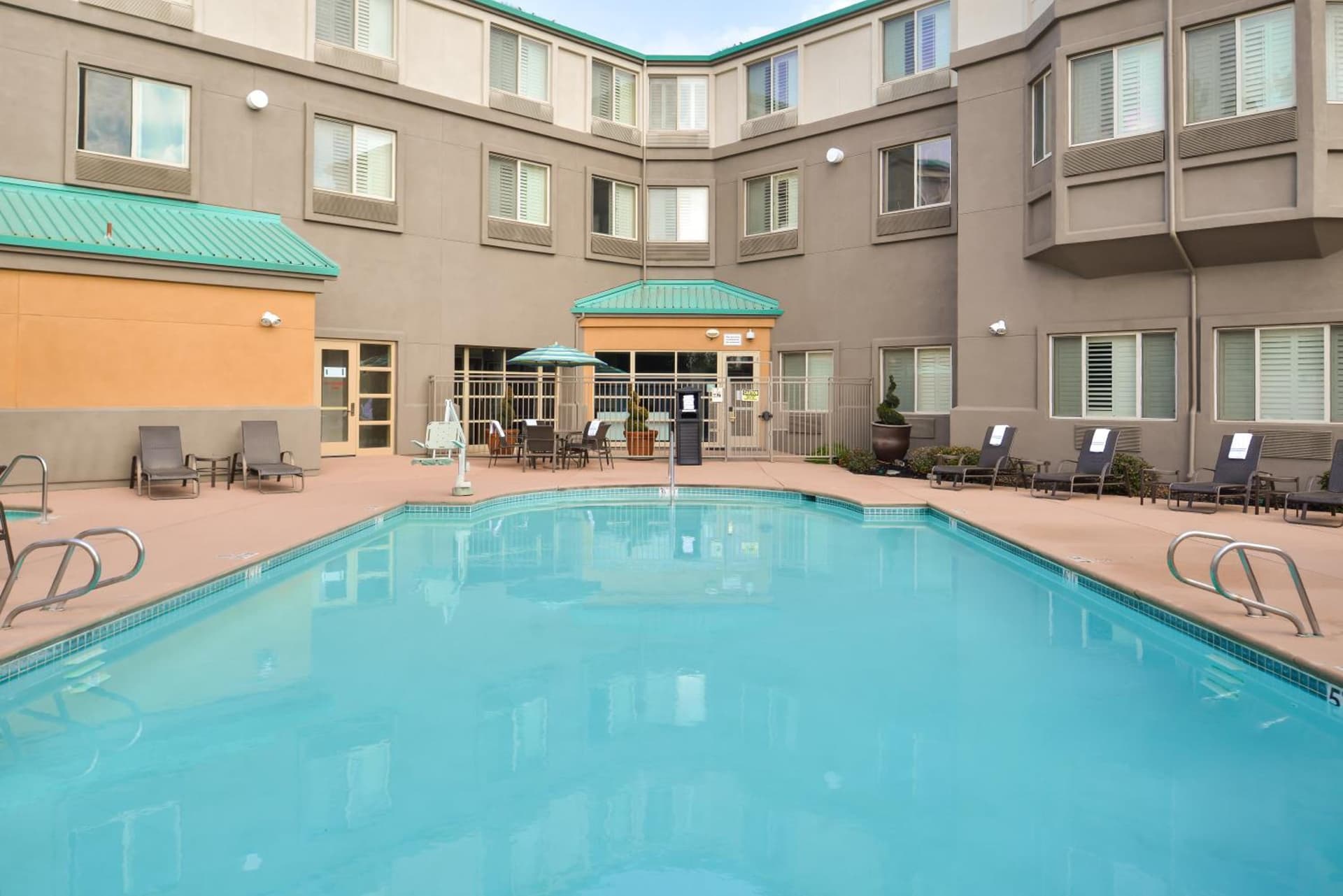 HOLIDAY INN EXPRESS & SUITES ELK GROVE CENTRAL - HWY 99 by IHG gallery photo in Elk Grove, CA — image 25