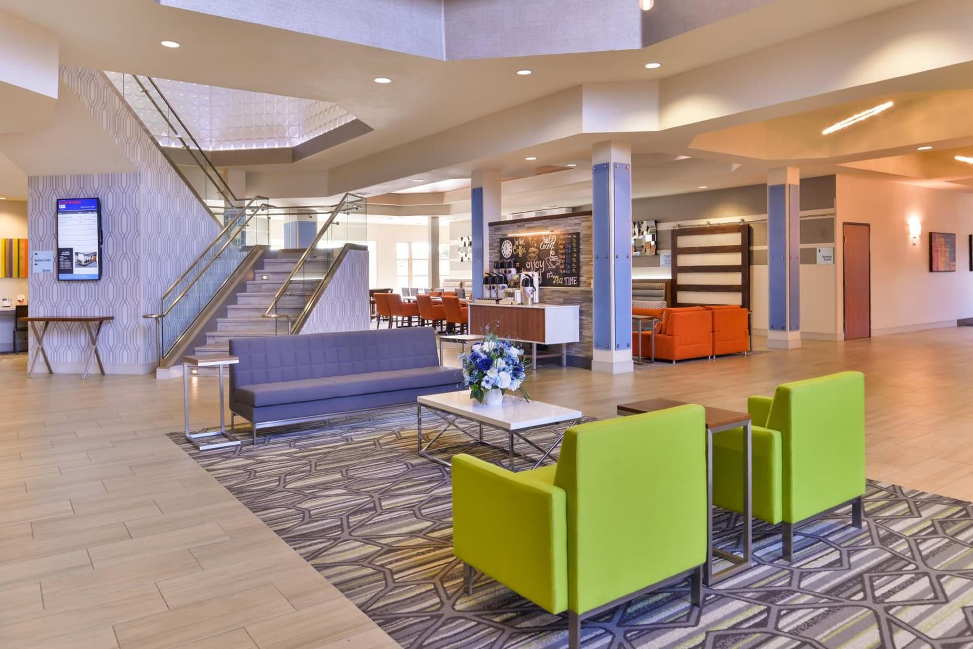 HOLIDAY INN EXPRESS & SUITES ELK GROVE CENTRAL - HWY 99 by IHG interior in Elk Grove, CA — gallery photo 2