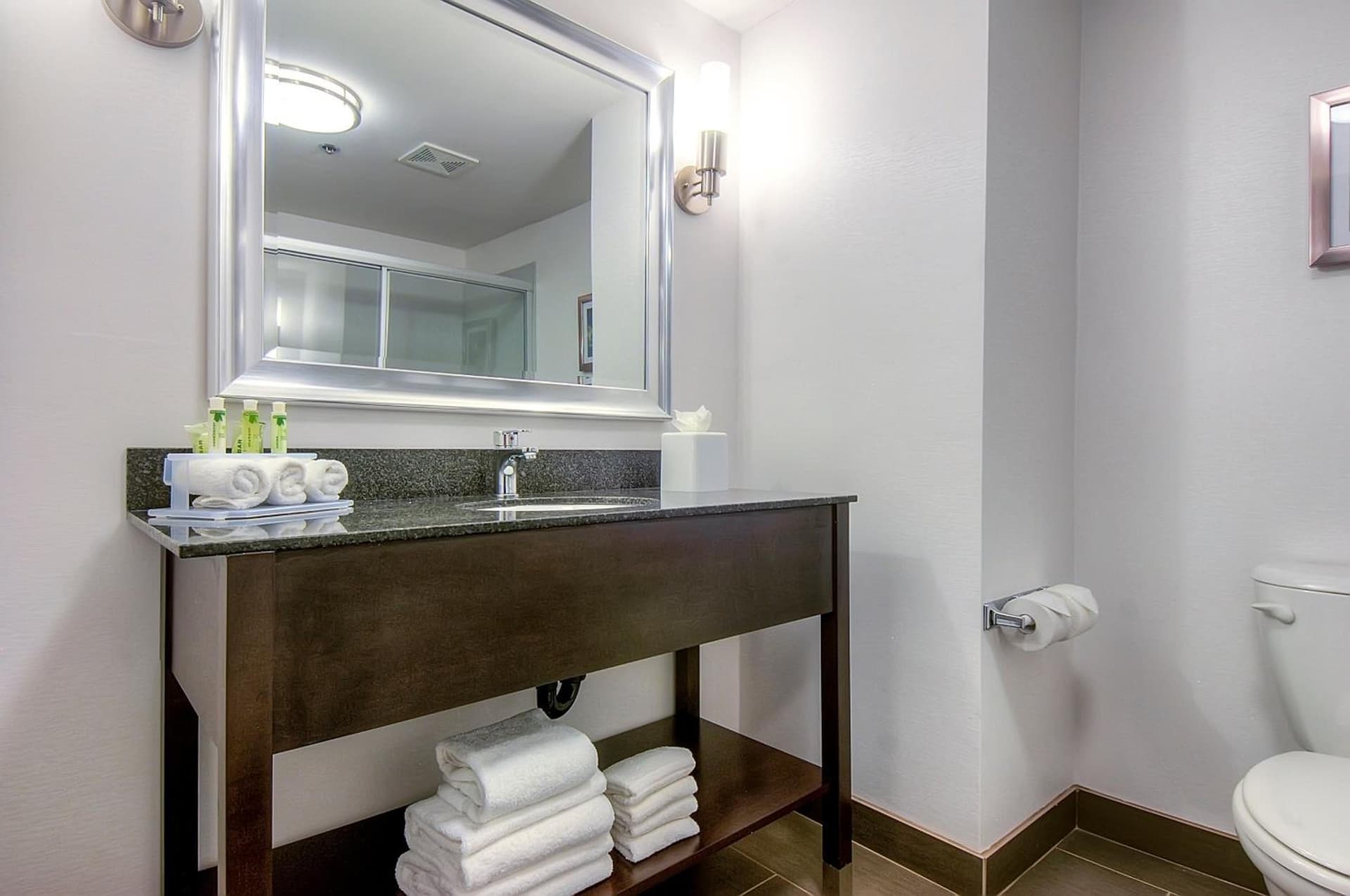 Holiday Inn Express & Suites Carlsbad Beach by IHG gallery photo in Carlsbad, CA — image 21