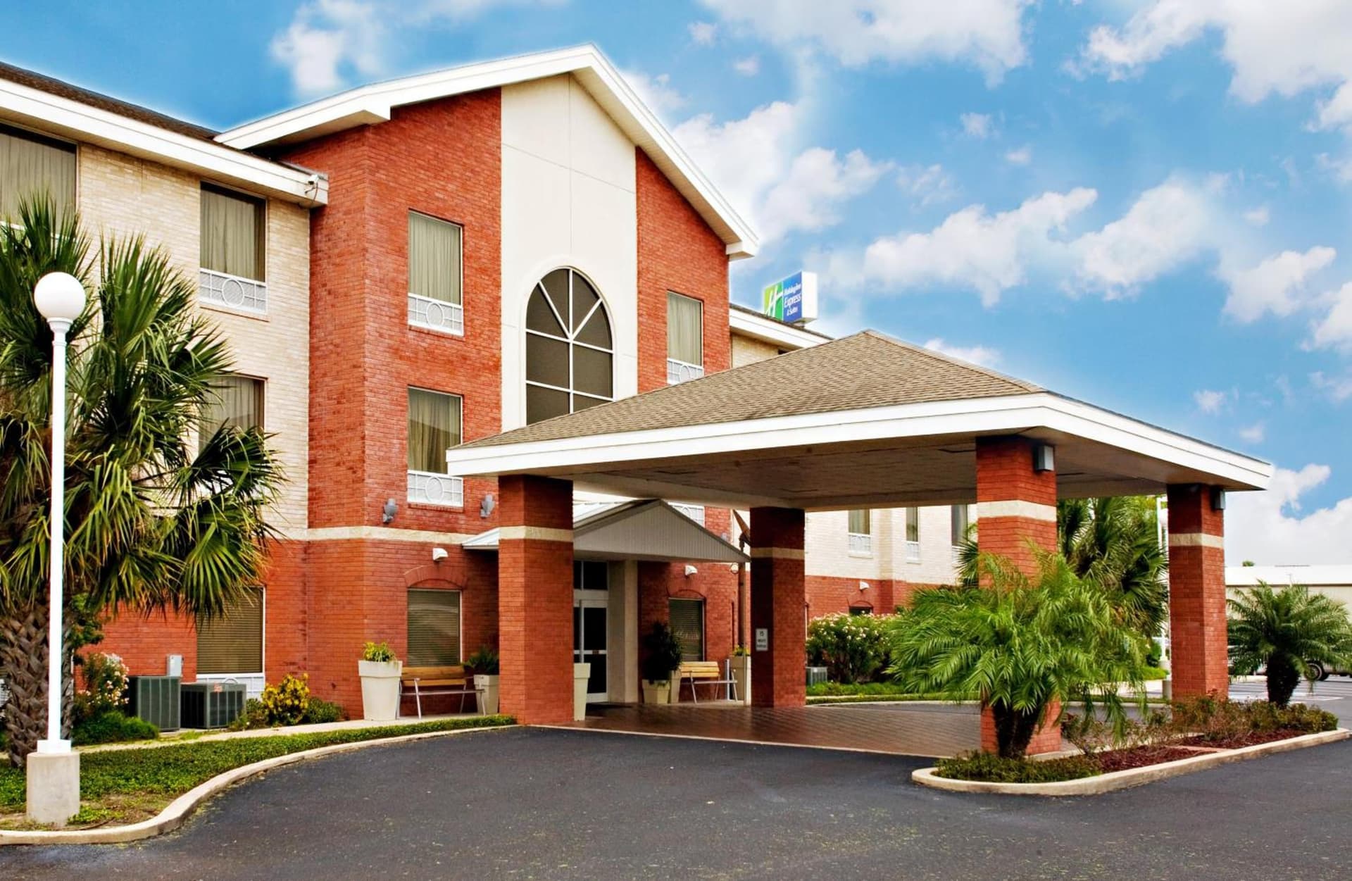 Holiday Inn Express Hotel and Suites Weslaco by IHG property views in Weslaco, TX — gallery photo 3