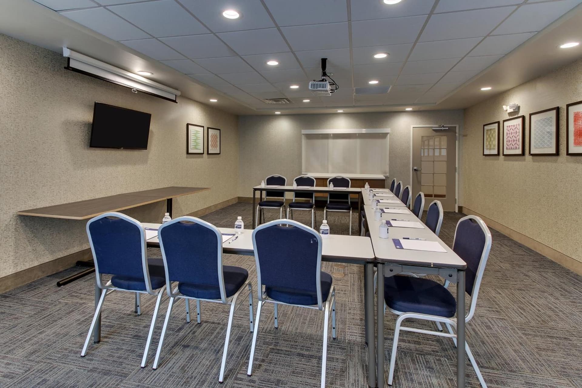 Holiday Inn Express & Suites Ithaca by IHG interior in Ithaca, NY — gallery photo 2