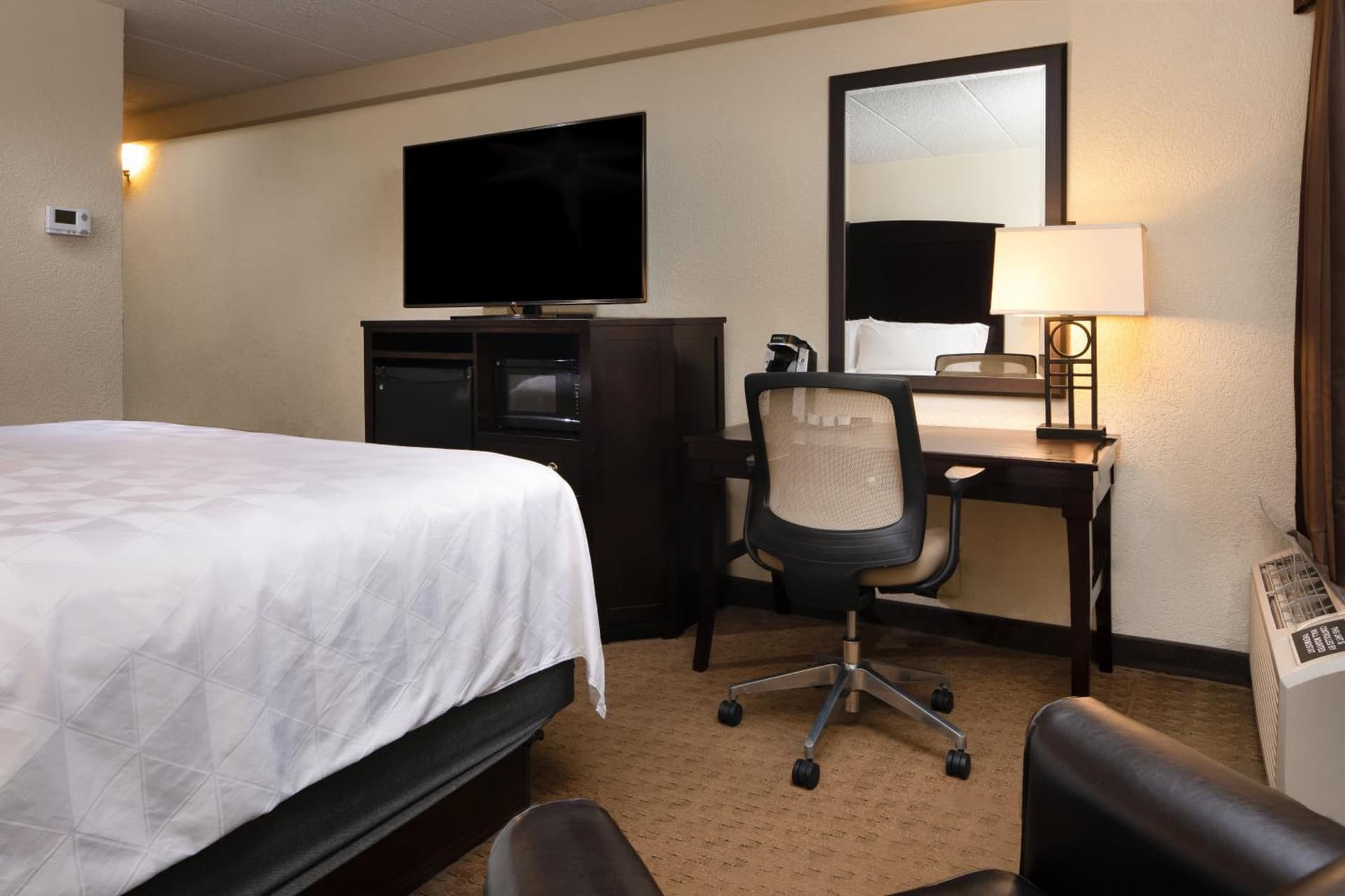 Holiday Inn and Suites Charleston West by IHG gallery photo in Charleston, WV — image 39