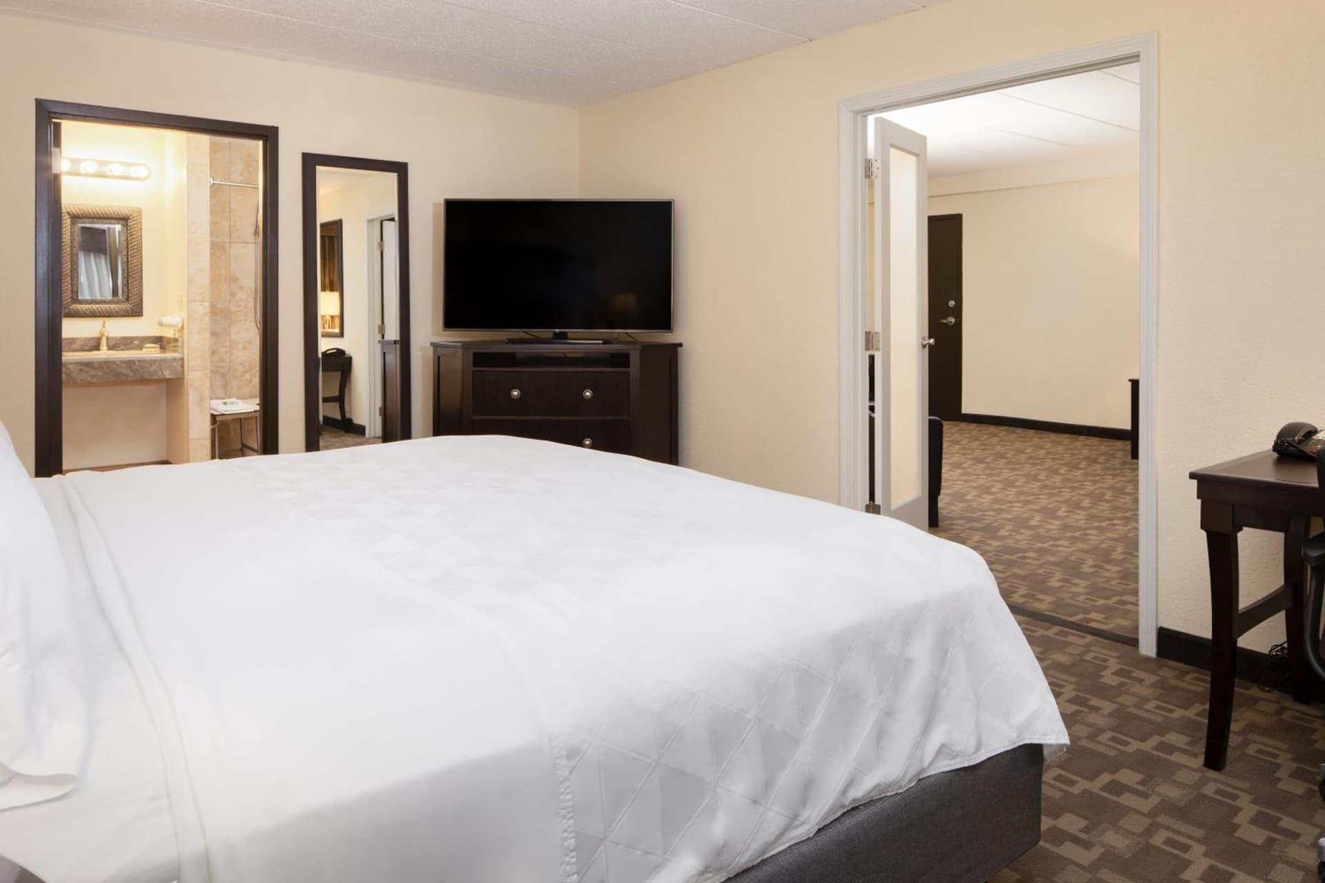 Holiday Inn and Suites Charleston West by IHG gallery photo in Charleston, WV — image 26