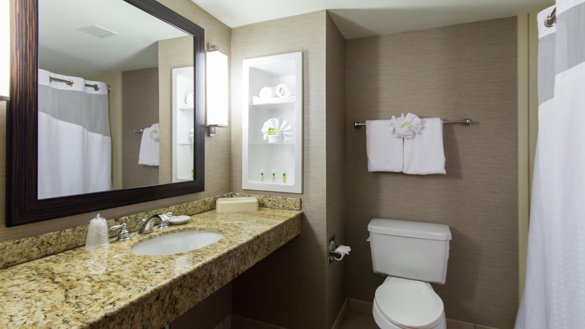 Holiday Inn Express Hotel & Suites Auburn by IHG gallery photo in Auburn — image 44