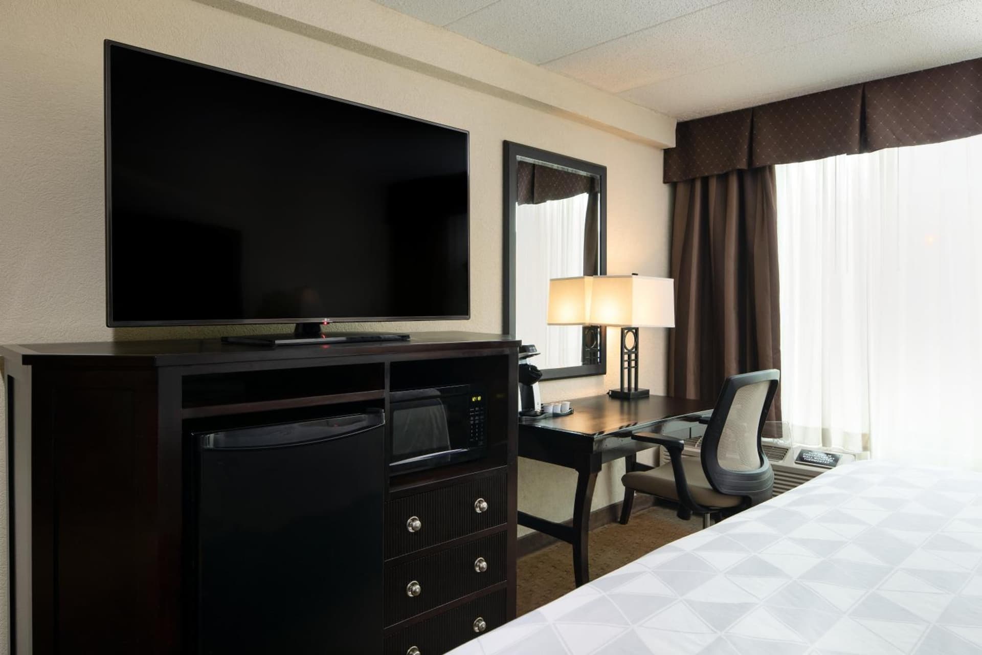 Holiday Inn and Suites Charleston West by IHG gallery photo in Charleston, WV — image 28