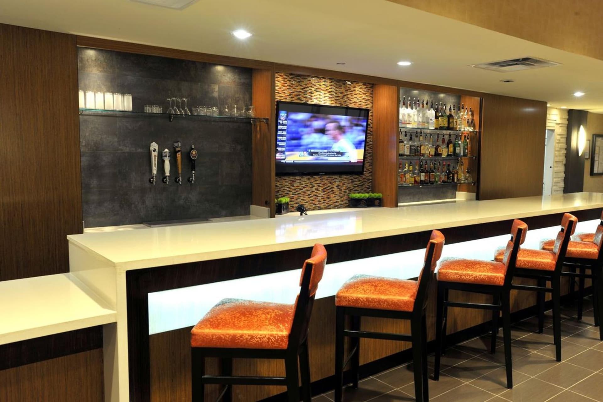 Holiday Inn and Suites Charleston West by IHG gallery photo in Charleston, WV — image 33