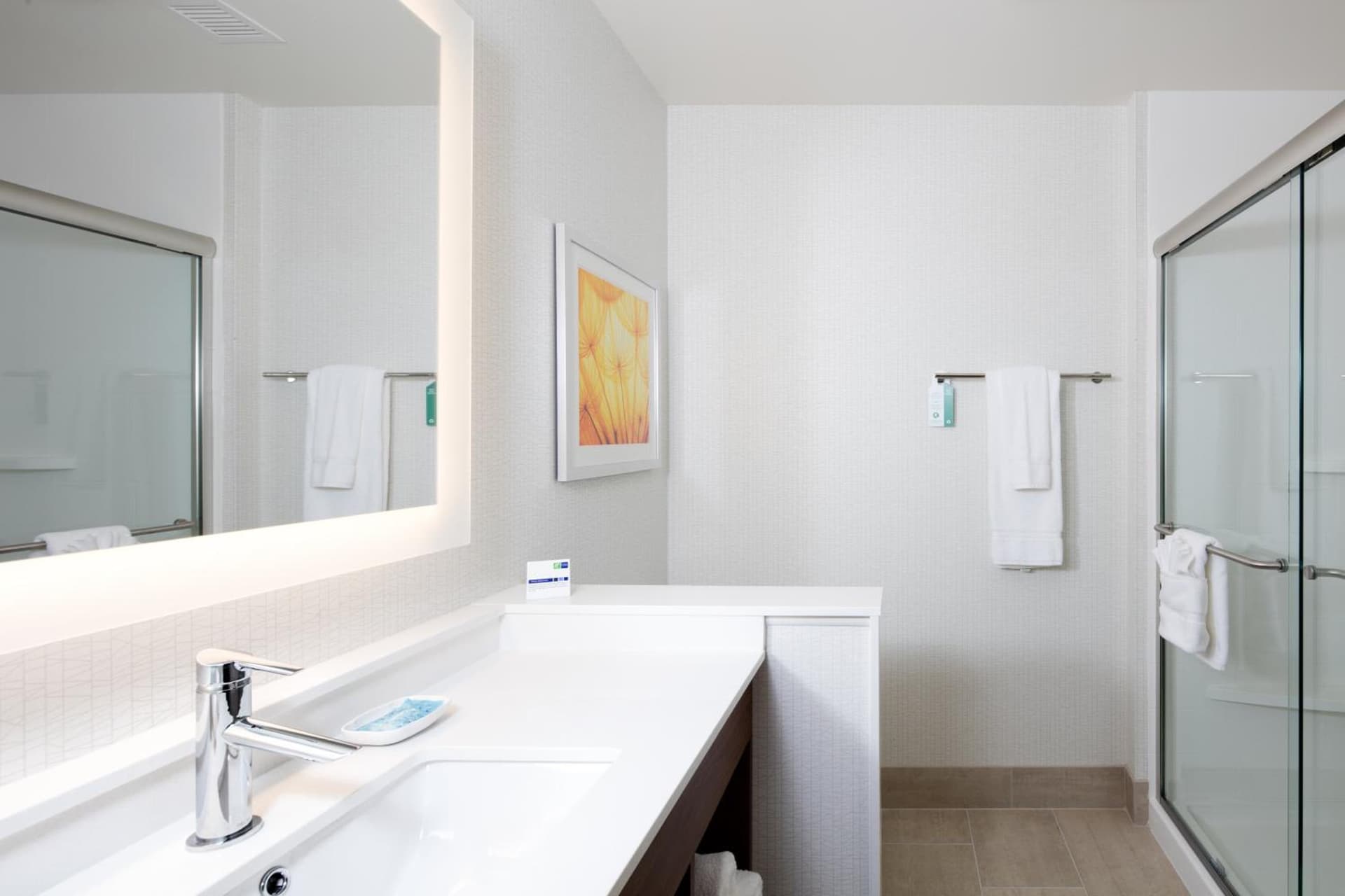 Holiday Inn Express East Peoria - Riverfront by IHG interior in Peoria, IL — gallery photo 2