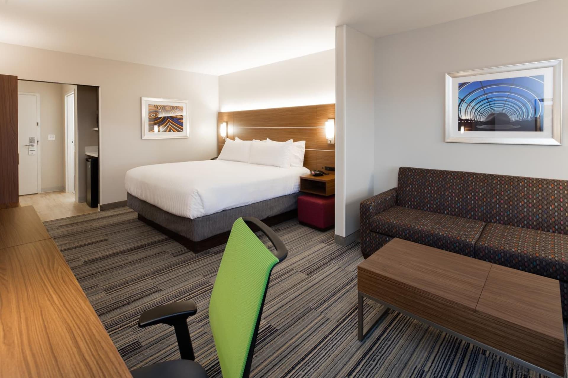 Holiday Inn Express East Peoria - Riverfront by IHG property views in Peoria, IL — gallery photo 3