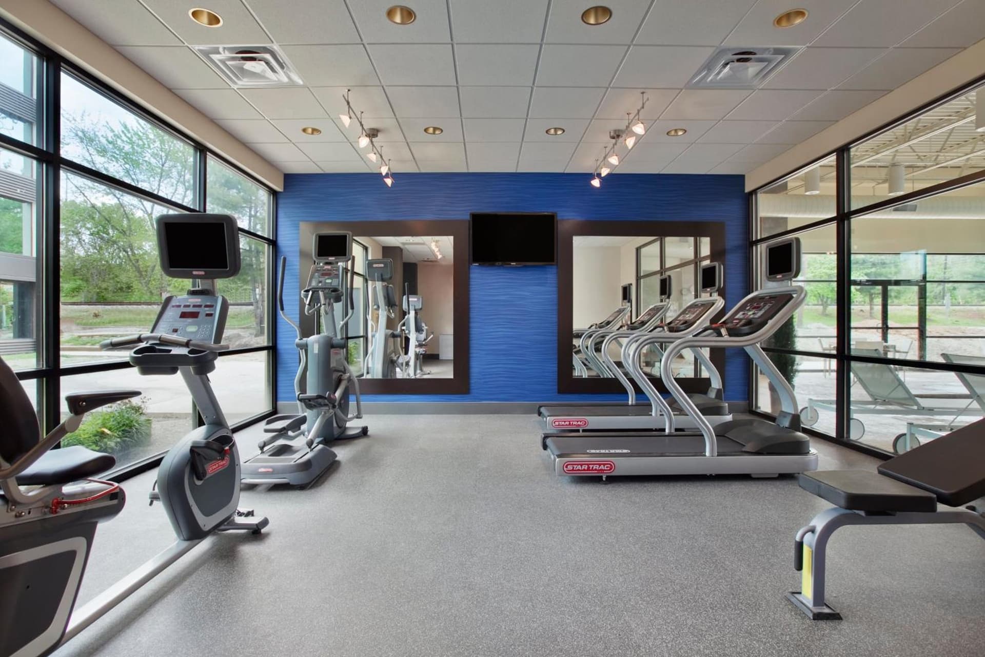 Holiday Inn and Suites Charleston West by IHG gallery photo in Charleston, WV — image 10