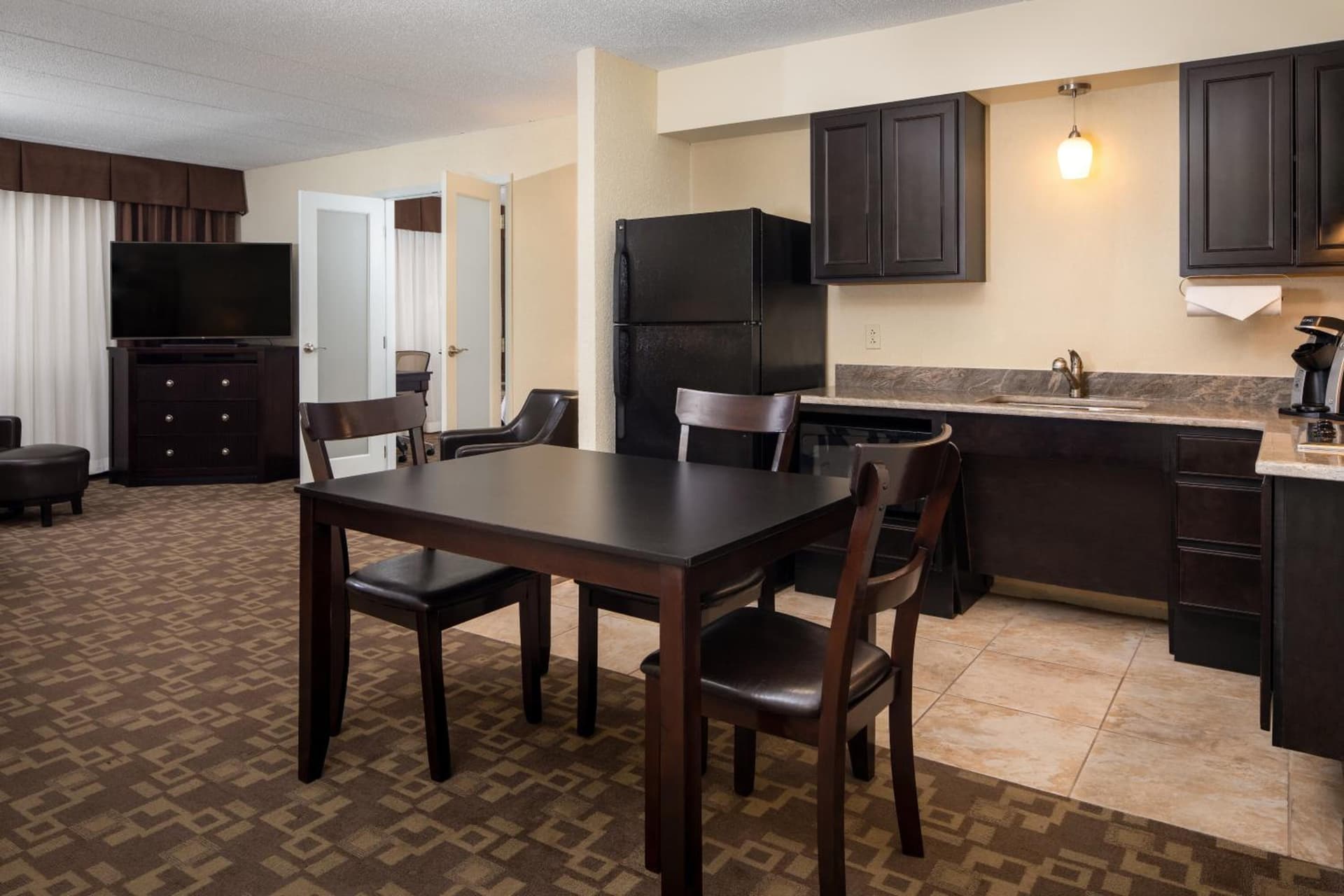 Holiday Inn and Suites Charleston West by IHG gallery photo in Charleston, WV — image 12