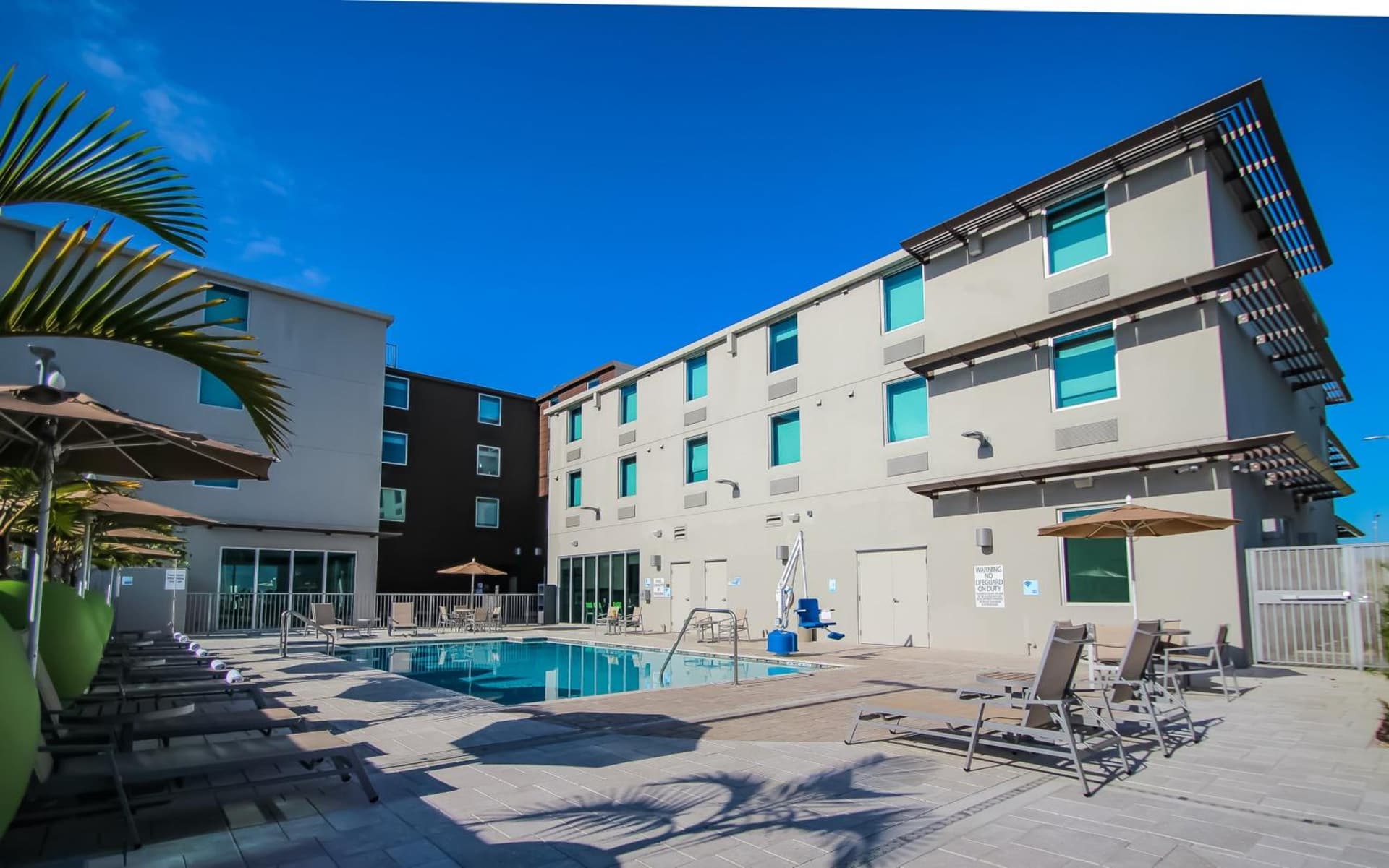 Holiday Inn Express & Suites Miami Airport East by IHG interior in Miami, FL — gallery photo 2