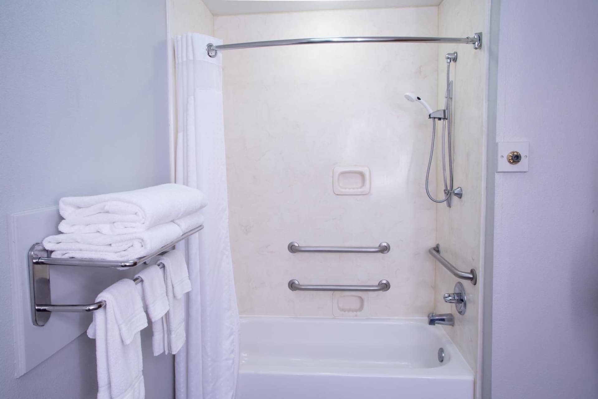 Holiday Inn Express & Suites - Oxford, an IHG Hotel interior in Oxford, MS — gallery photo 2