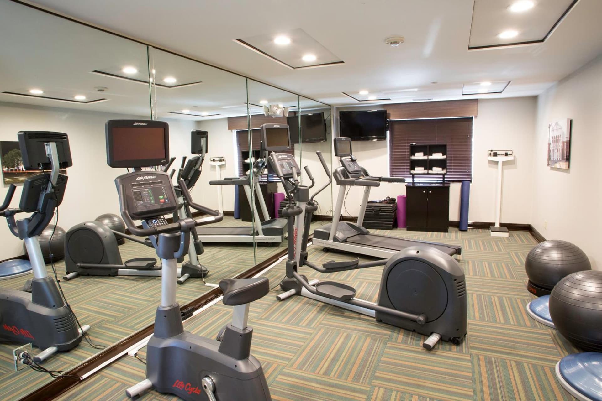Holiday Inn Express & Suites - Oxford, an IHG Hotel property views in Oxford, MS — gallery photo 3
