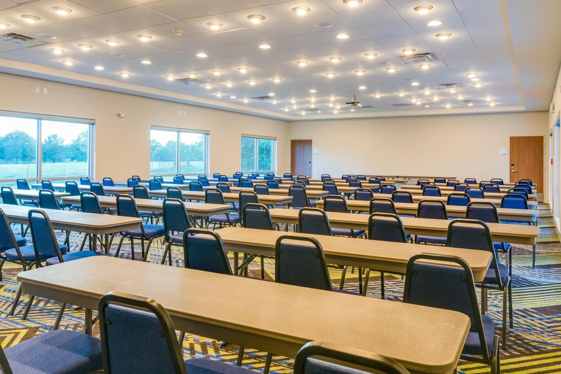 Holiday Inn Express & Suites Russellville by IHG interior in Russellville, AR — gallery photo 2