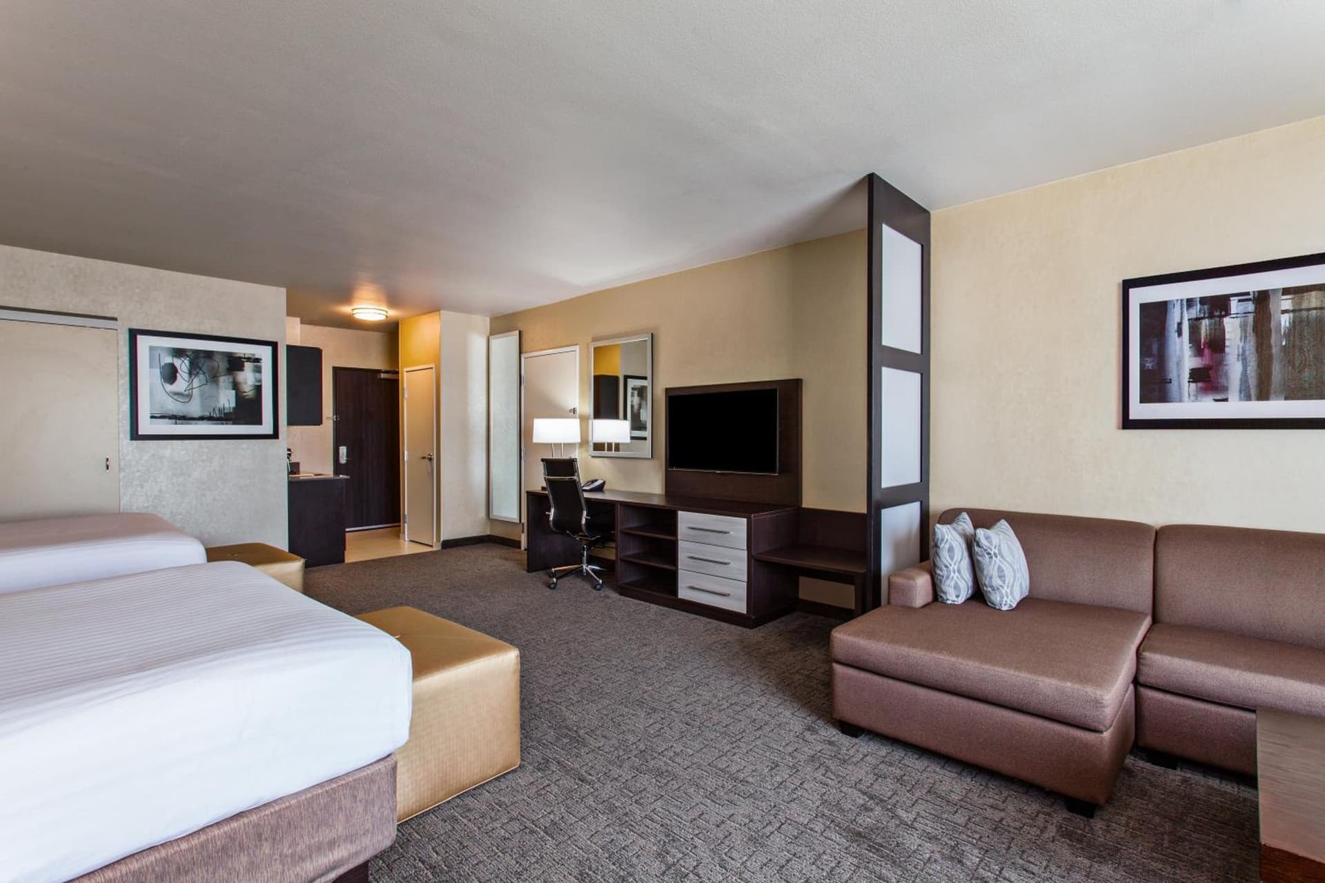 Holiday Inn Express & Suites Anaheim Resort Area by IHG gallery photo in Anaheim, CA — image 35
