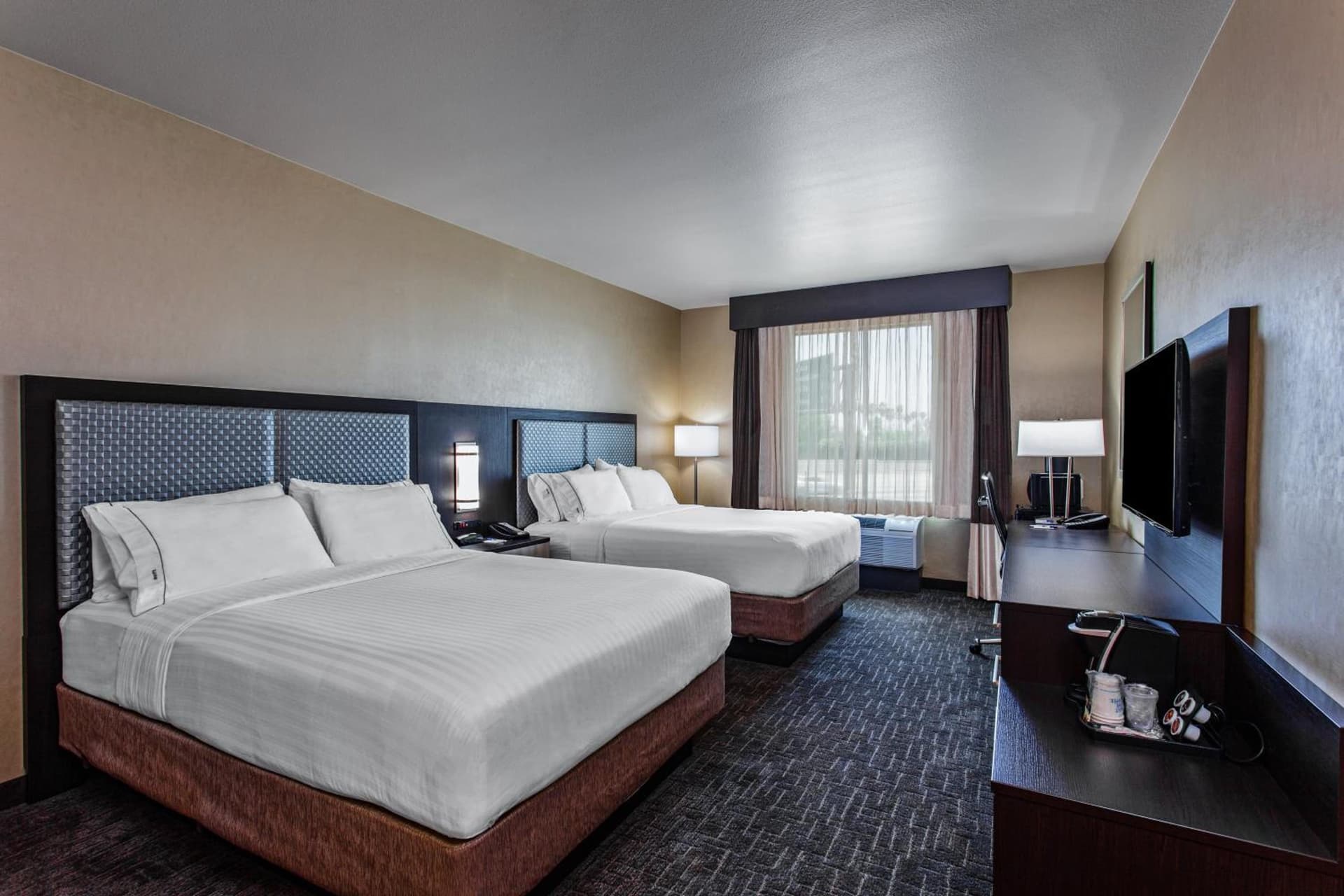 Holiday Inn Express & Suites Anaheim Resort Area by IHG gallery photo in Anaheim, CA — image 39