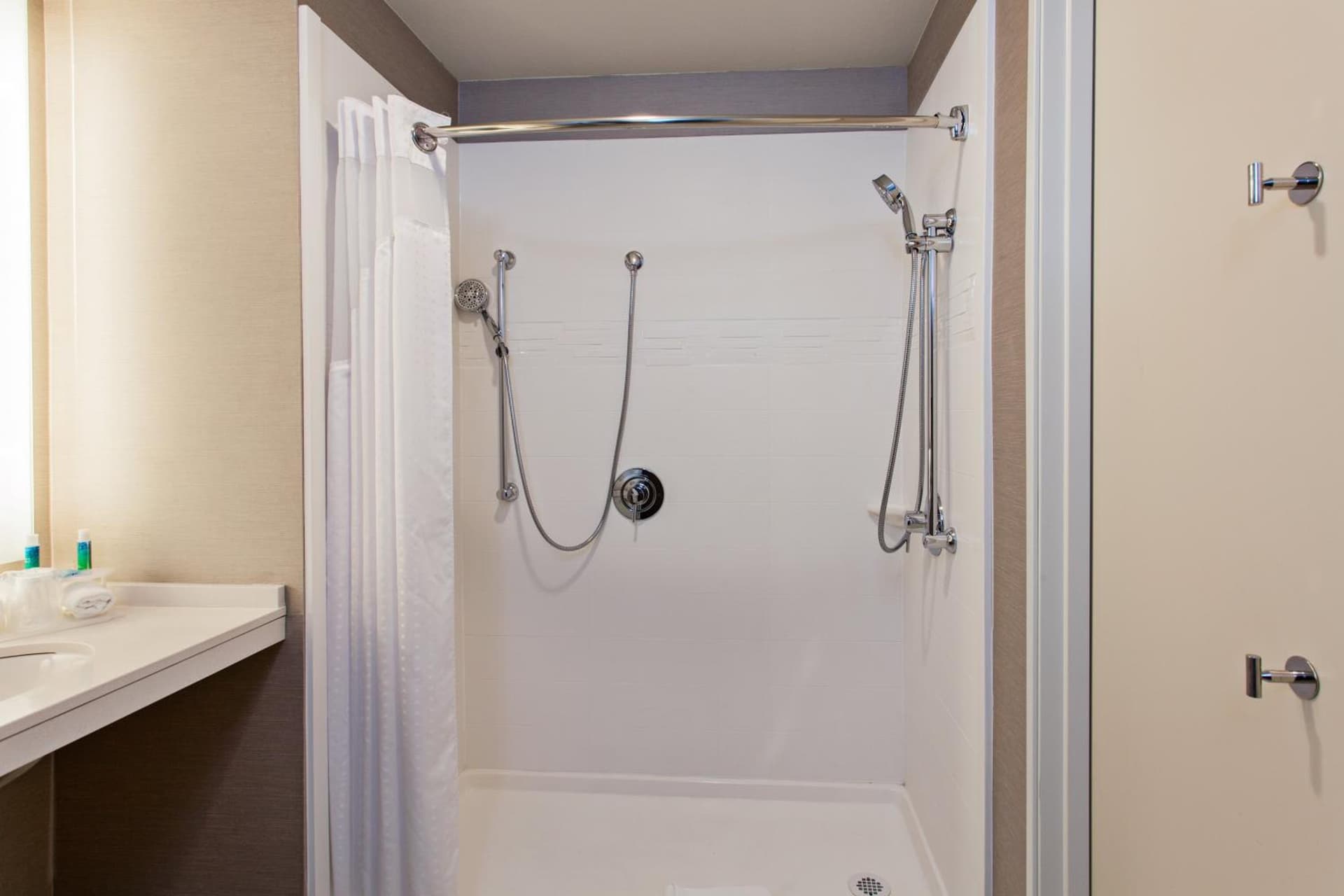 Holiday Inn Express & Suites Anaheim Resort Area by IHG gallery photo in Anaheim, CA — image 42
