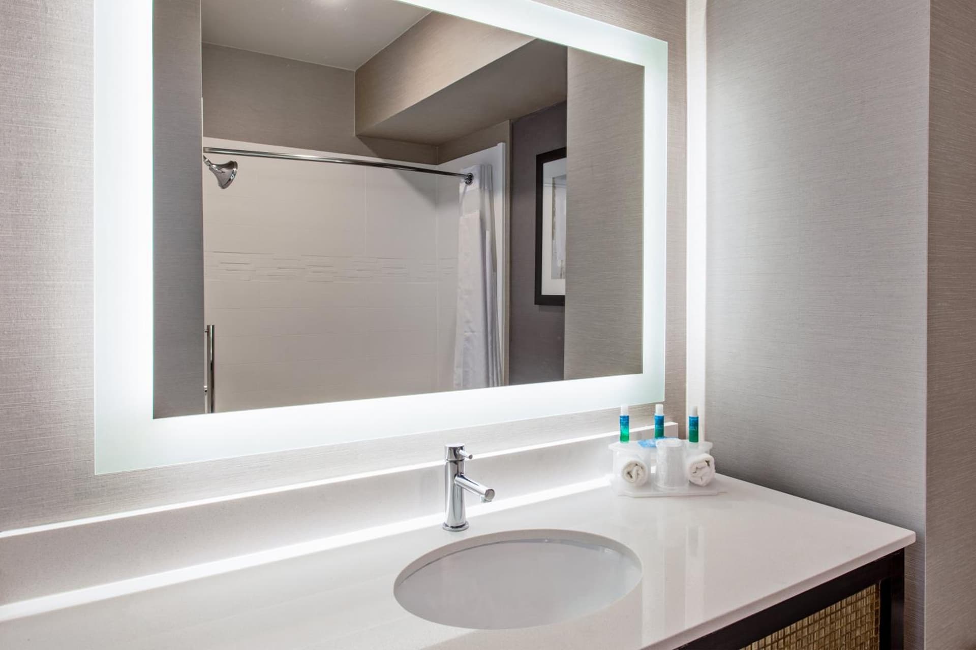 Holiday Inn Express & Suites Anaheim Resort Area by IHG gallery photo in Anaheim, CA — image 40