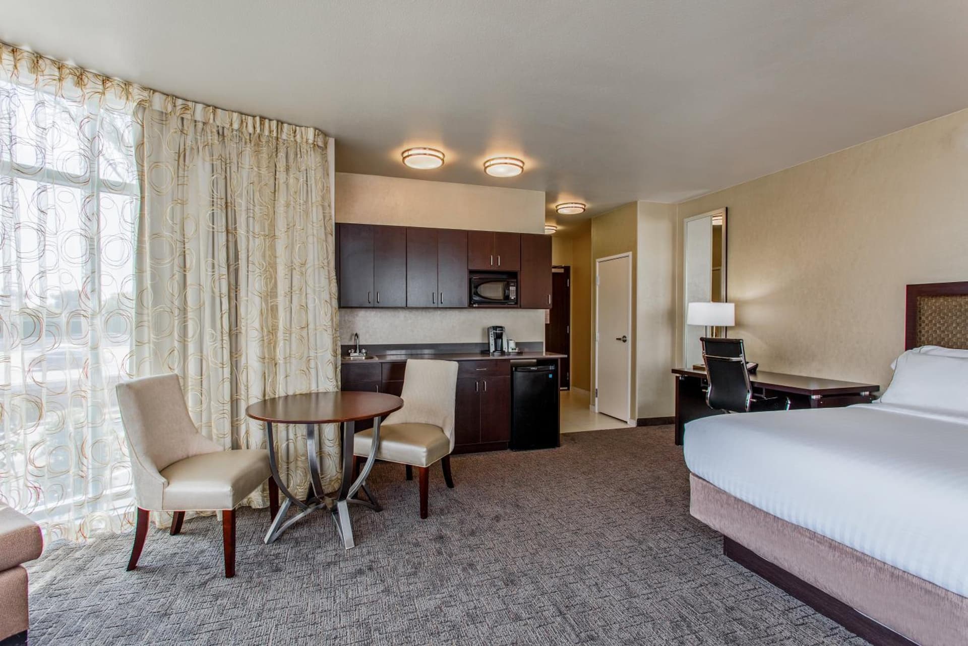 Holiday Inn Express & Suites Anaheim Resort Area by IHG gallery photo in Anaheim, CA — image 11
