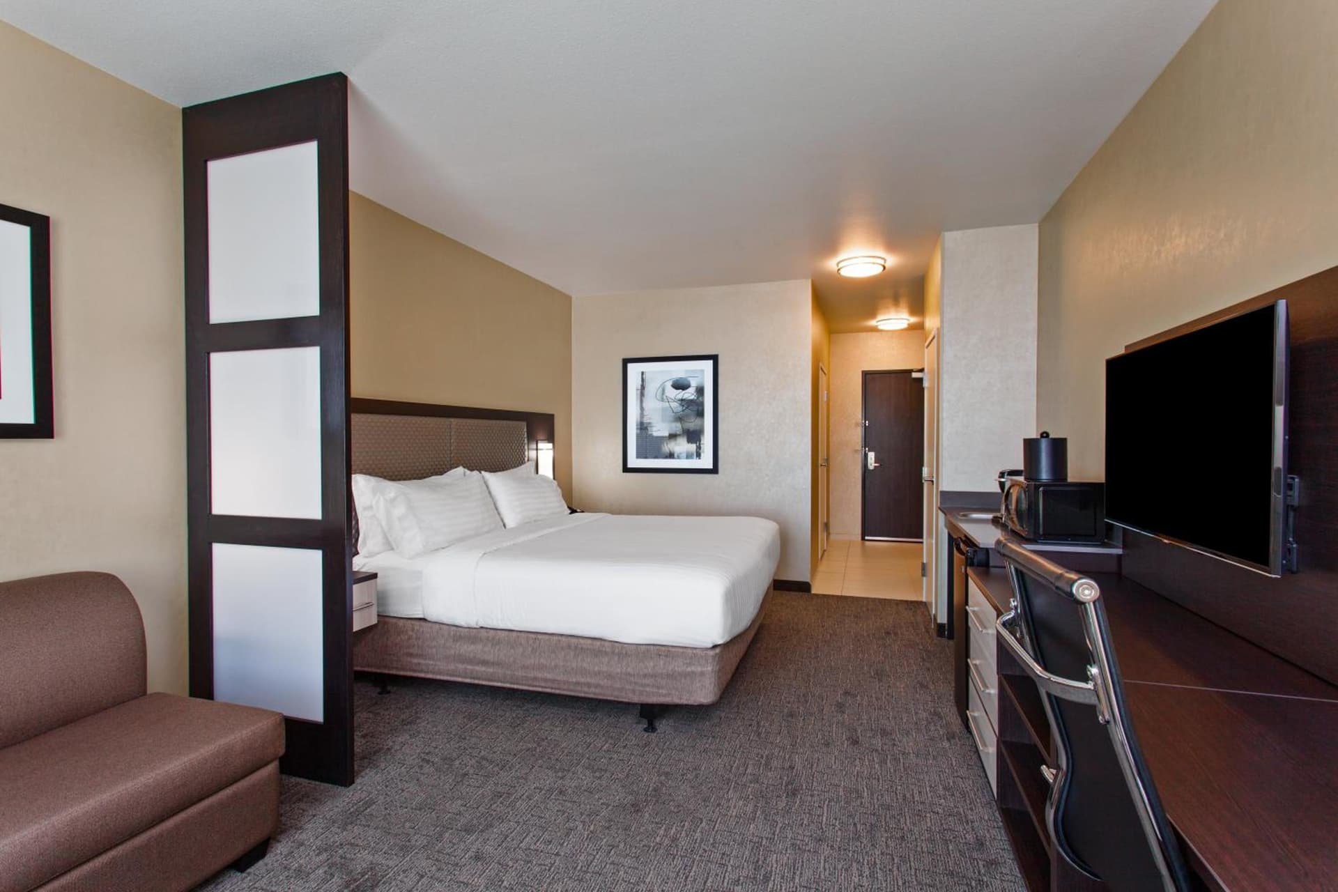 Holiday Inn Express & Suites Anaheim Resort Area by IHG gallery photo in Anaheim, CA — image 36