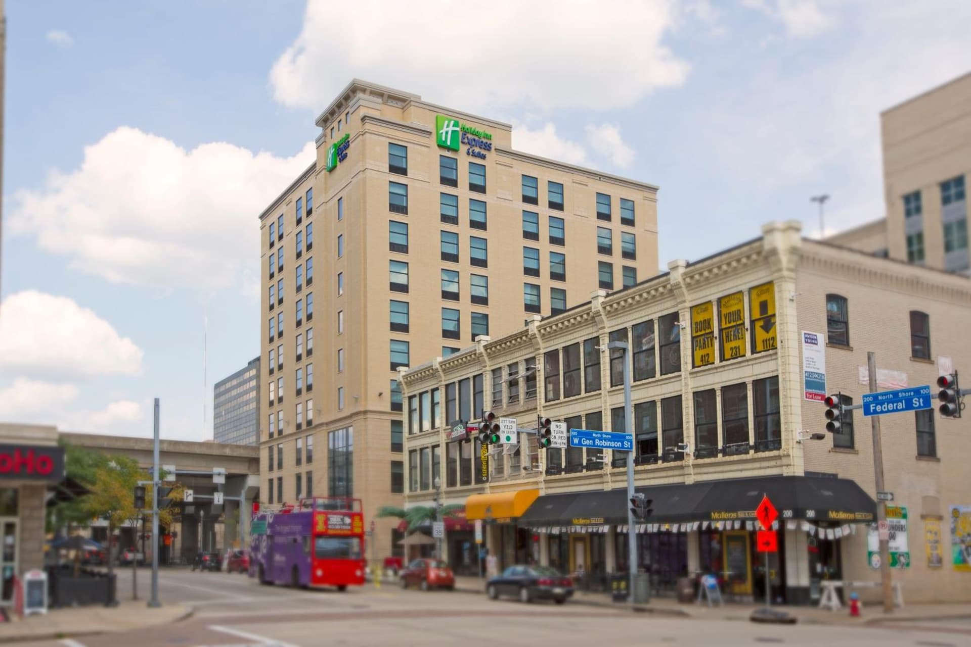Holiday Inn Express & Suites Pittsburgh North Shore by IHG exterior or lobby in Pittsburgh, PA — main listing photo