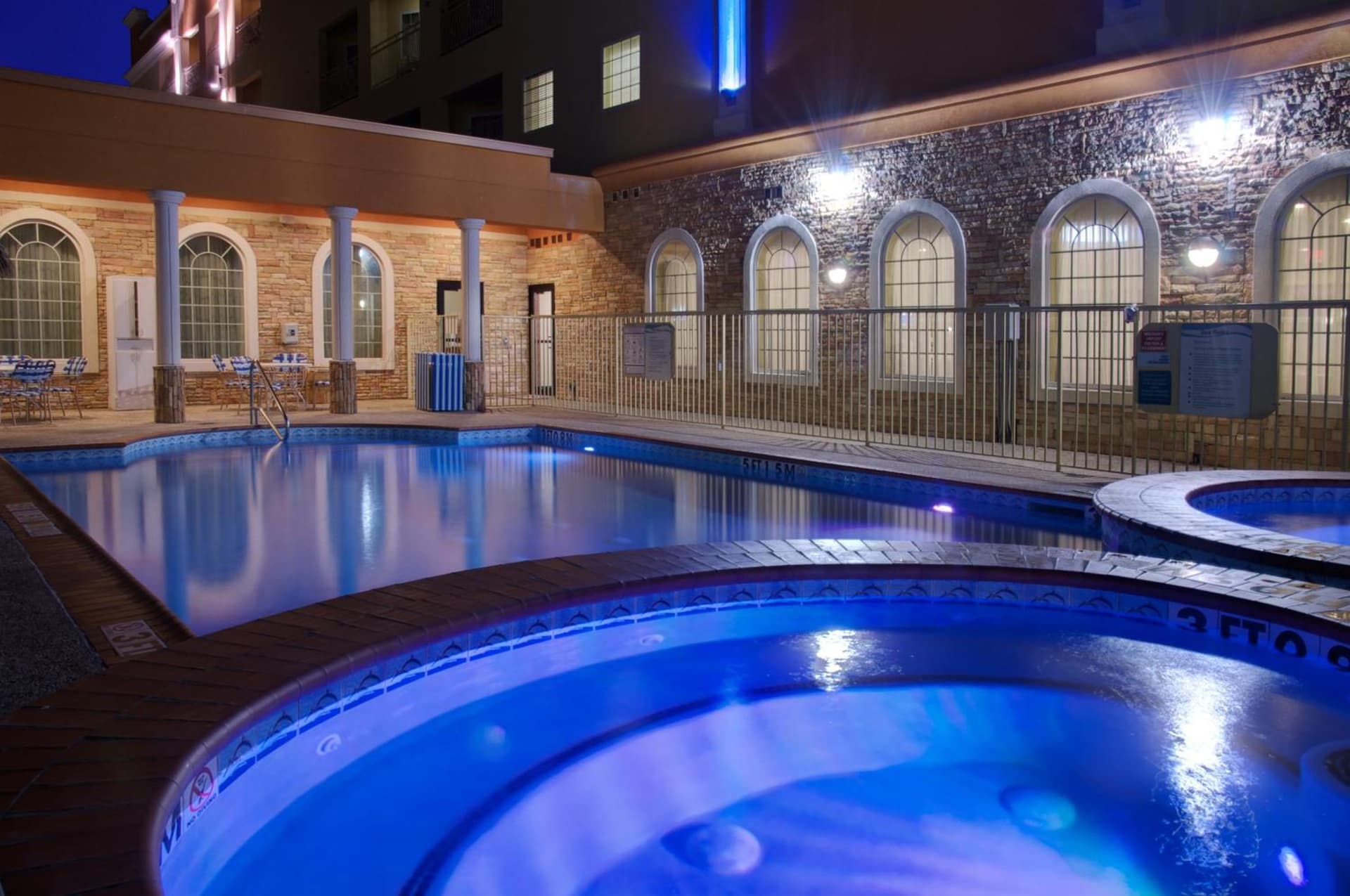 Holiday Inn Express & Suites Galveston West-Seawall interior in Galveston, TX — gallery photo 2