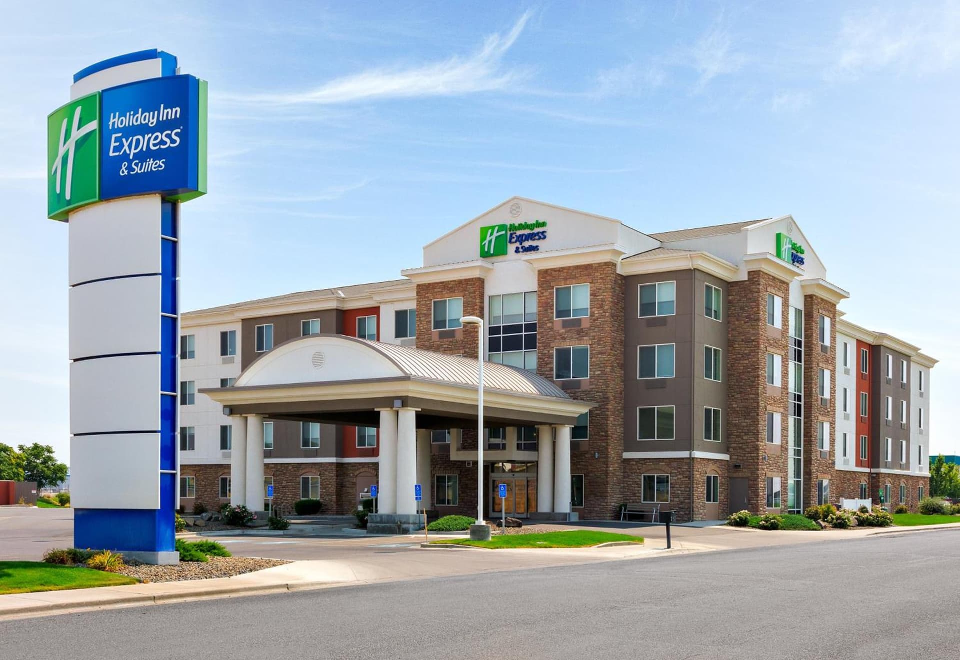 Holiday Inn Express Hotel & Suites Ontario by IHG featured exterior or lobby in Ontario, OR — similar hotel