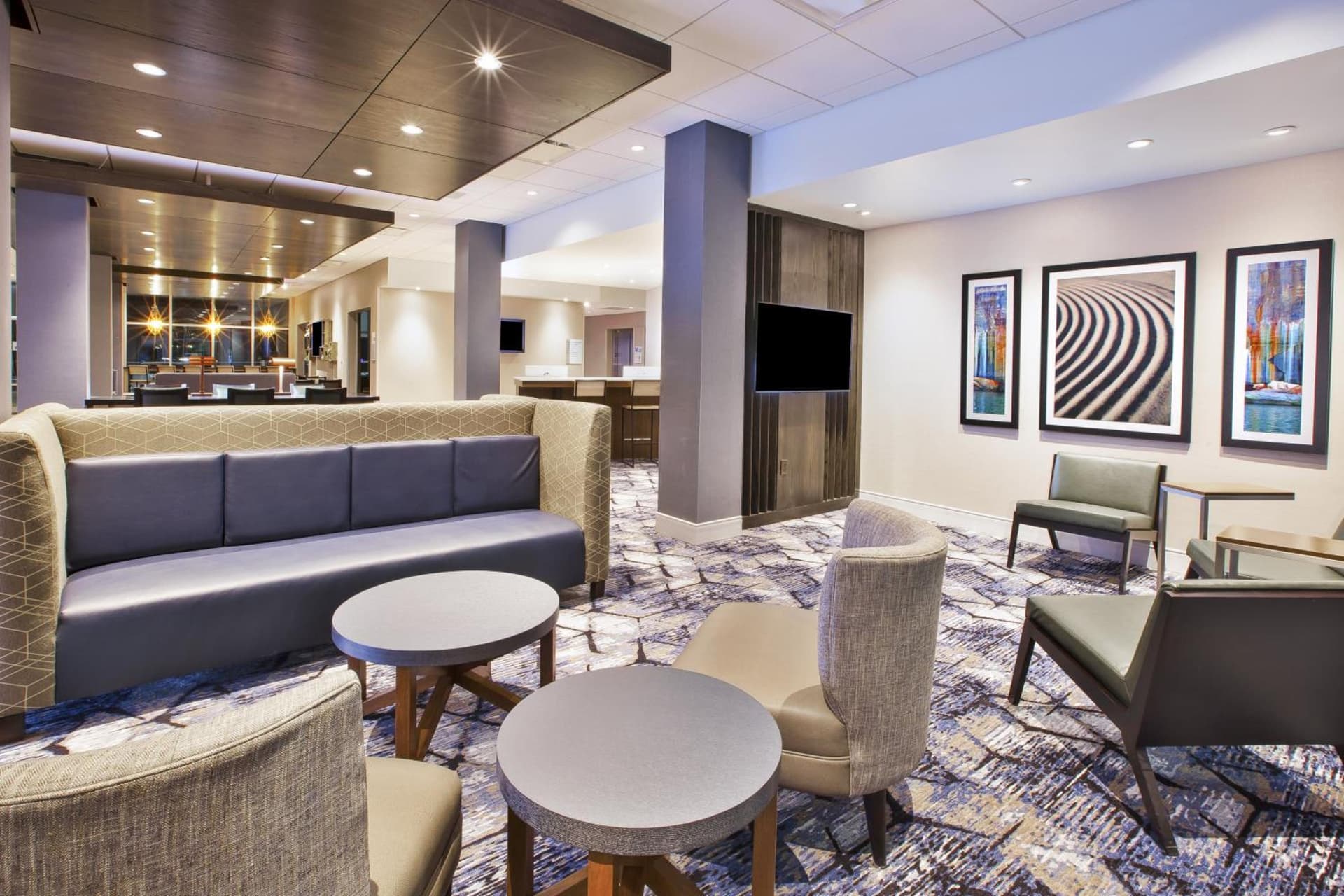 Holiday Inn Express & Suites Okemos - University Area by IHG gallery photo in Okemos, MI — image 4