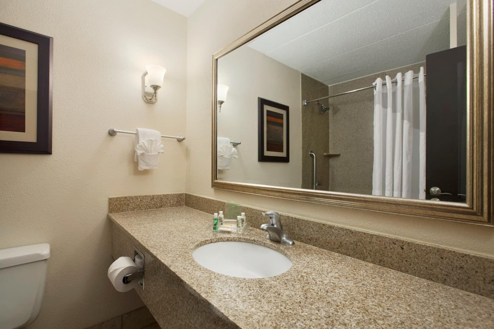 Holiday Inn and Suites Charleston West by IHG gallery photo in Charleston, WV — image 22