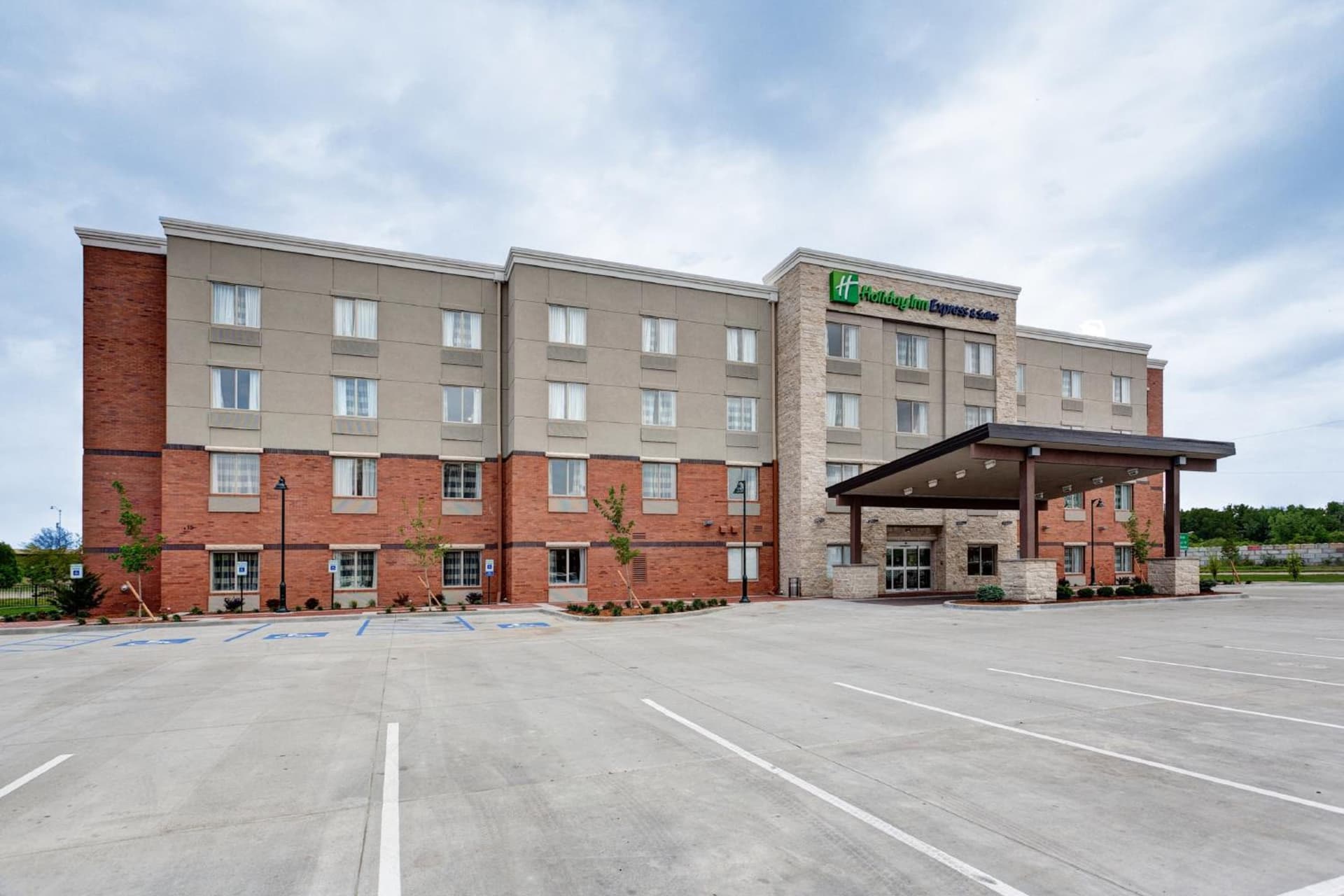 Holiday Inn Express & Suites Manhattan by IHG featured exterior or lobby in Manhattan, KS — similar hotel