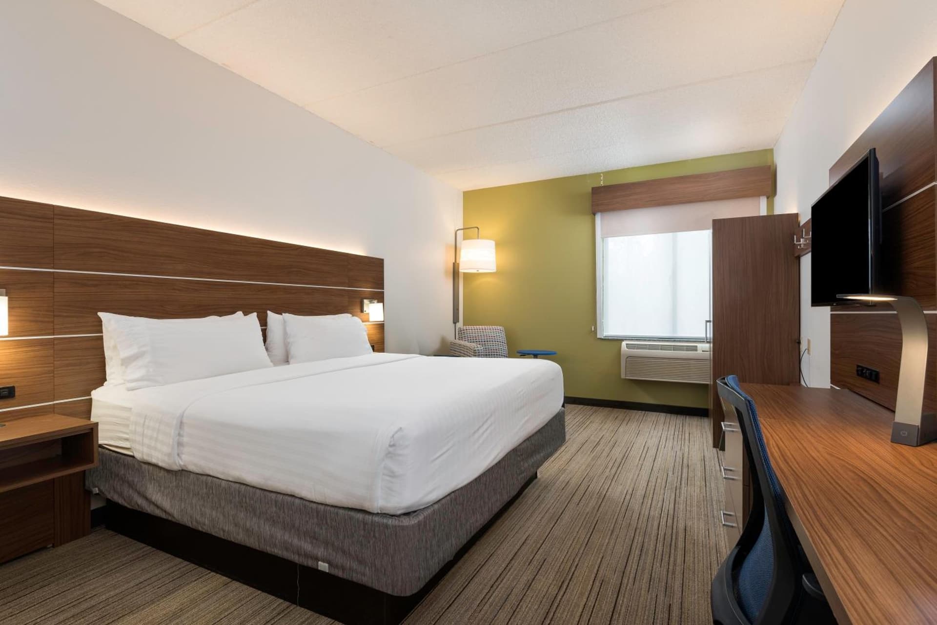 Holiday Inn Express & Suites Charlotte Arpt-Belmont by IHG gallery photo in Belmont, NC — image 24