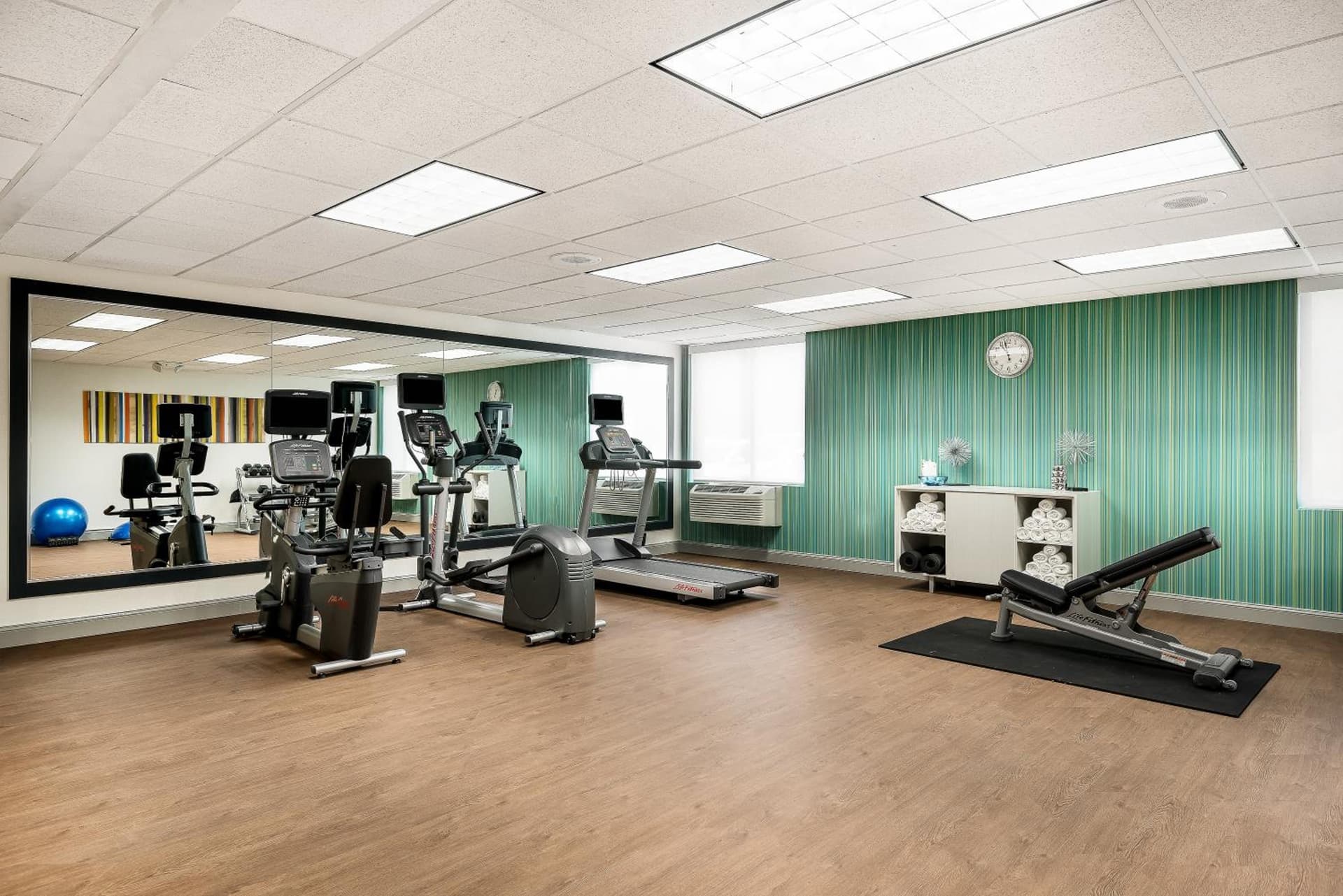 Holiday Inn Express & Suites Charlotte Arpt-Belmont by IHG gallery photo in Belmont, NC — image 7