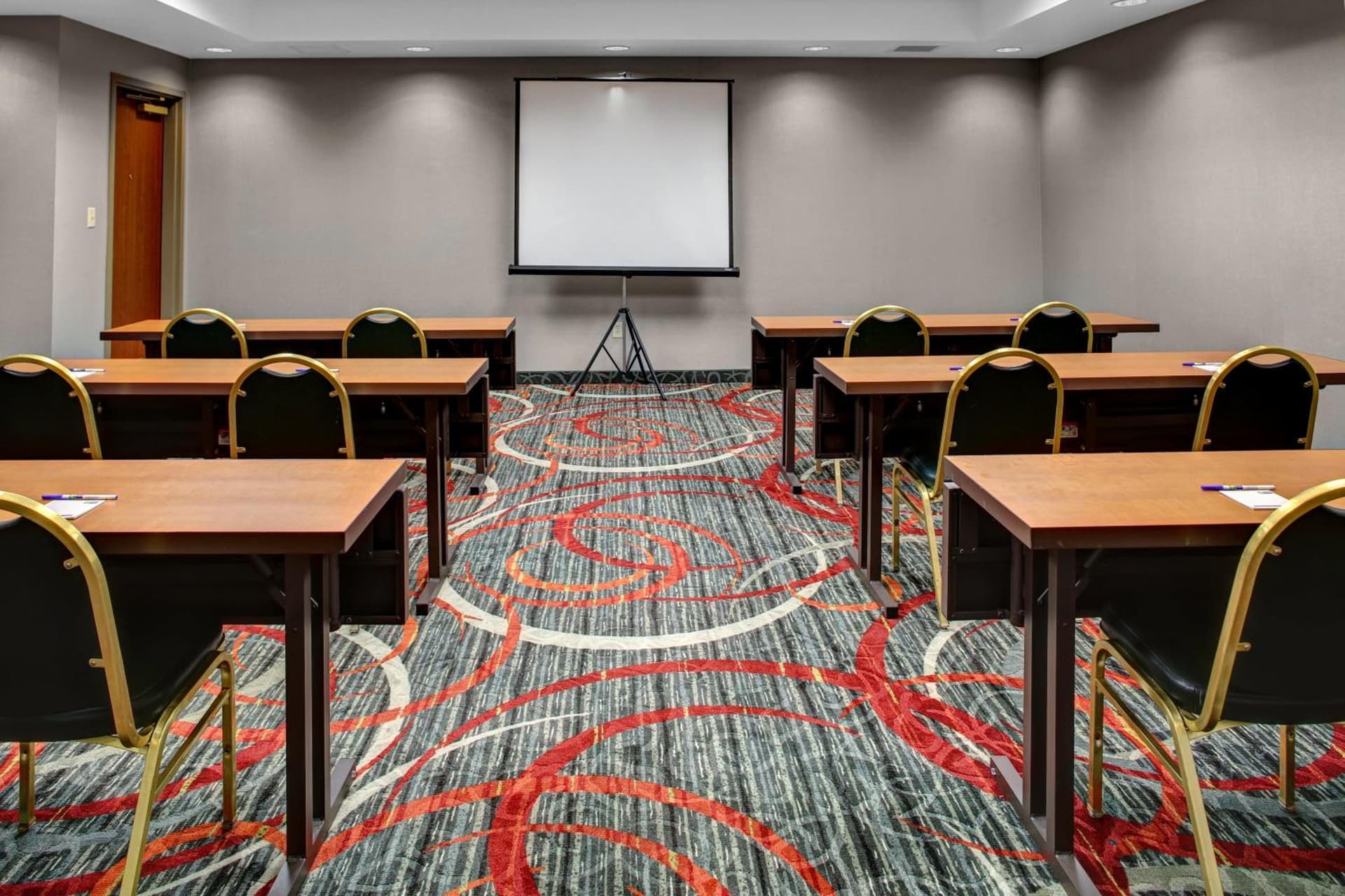 Holiday Inn Express Hotel & Suites Pittsburgh-South Side by IHG interior in Pittsburgh, PA — gallery photo 2