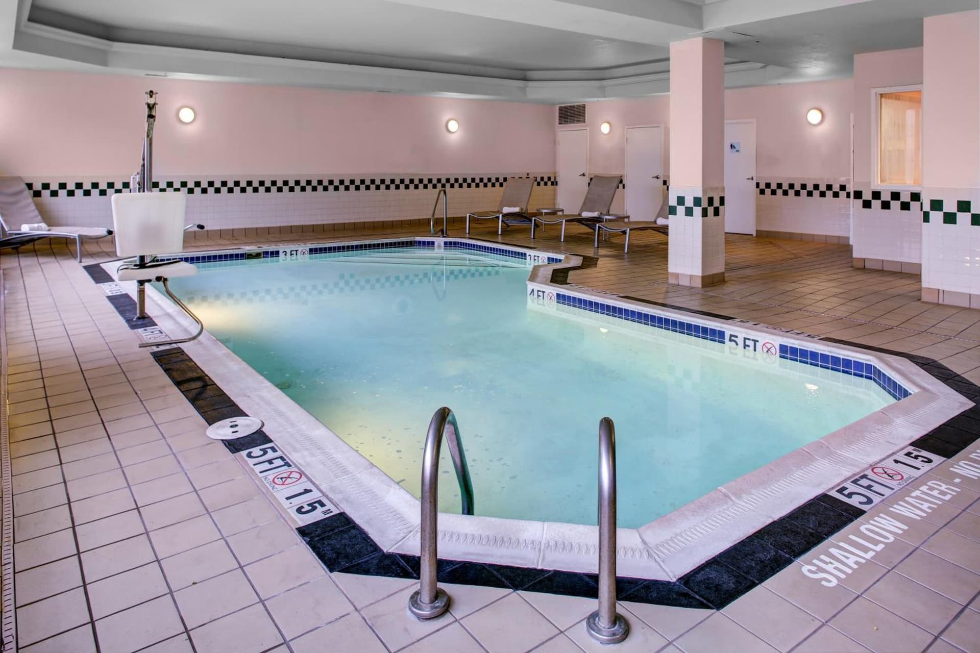 Holiday Inn Express Hotel & Suites Pittsburgh-South Side by IHG gallery photo in Pittsburgh, PA — image 5