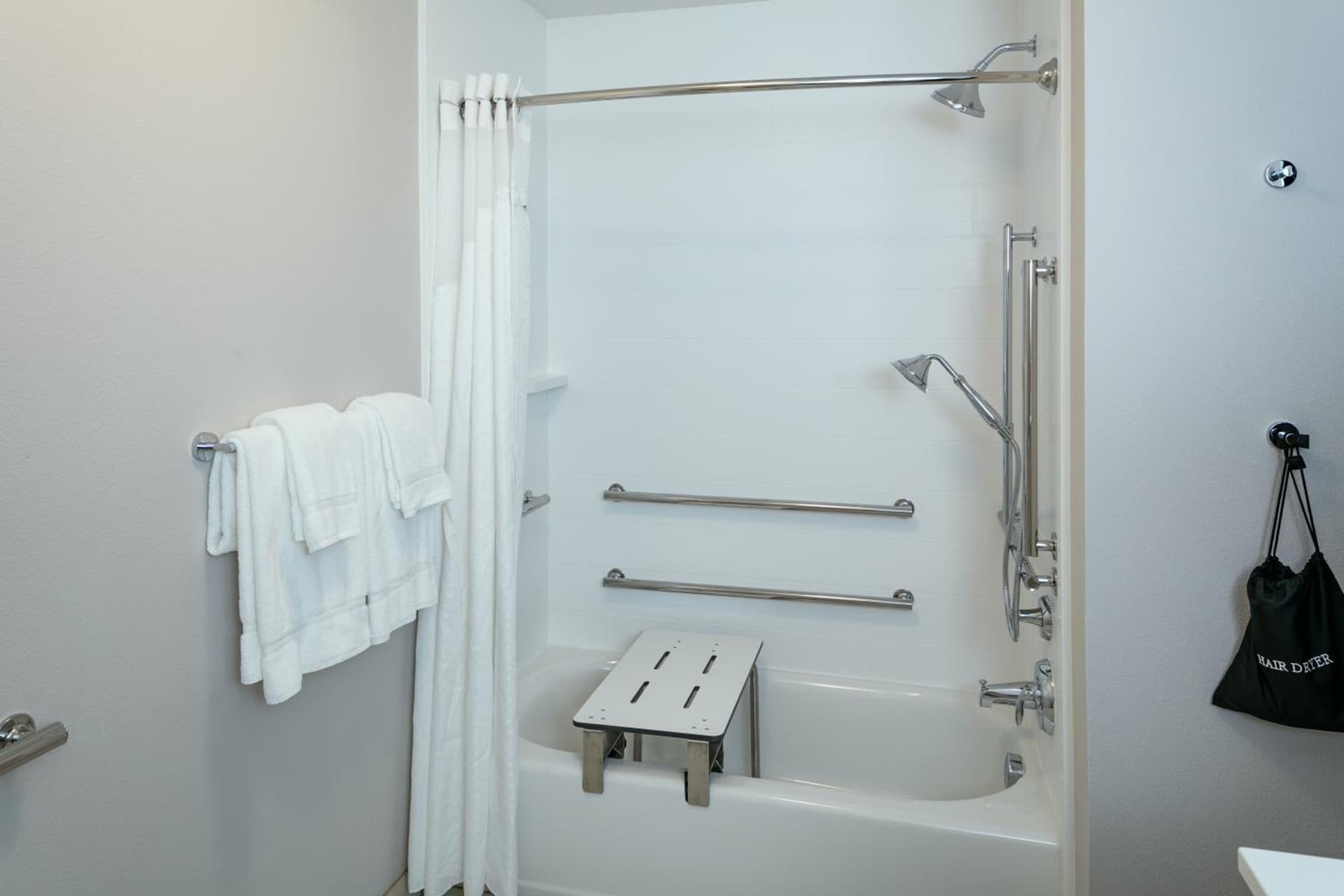 Holiday Inn Express & Suites - Medford by IHG gallery photo in Medford, OR — image 27