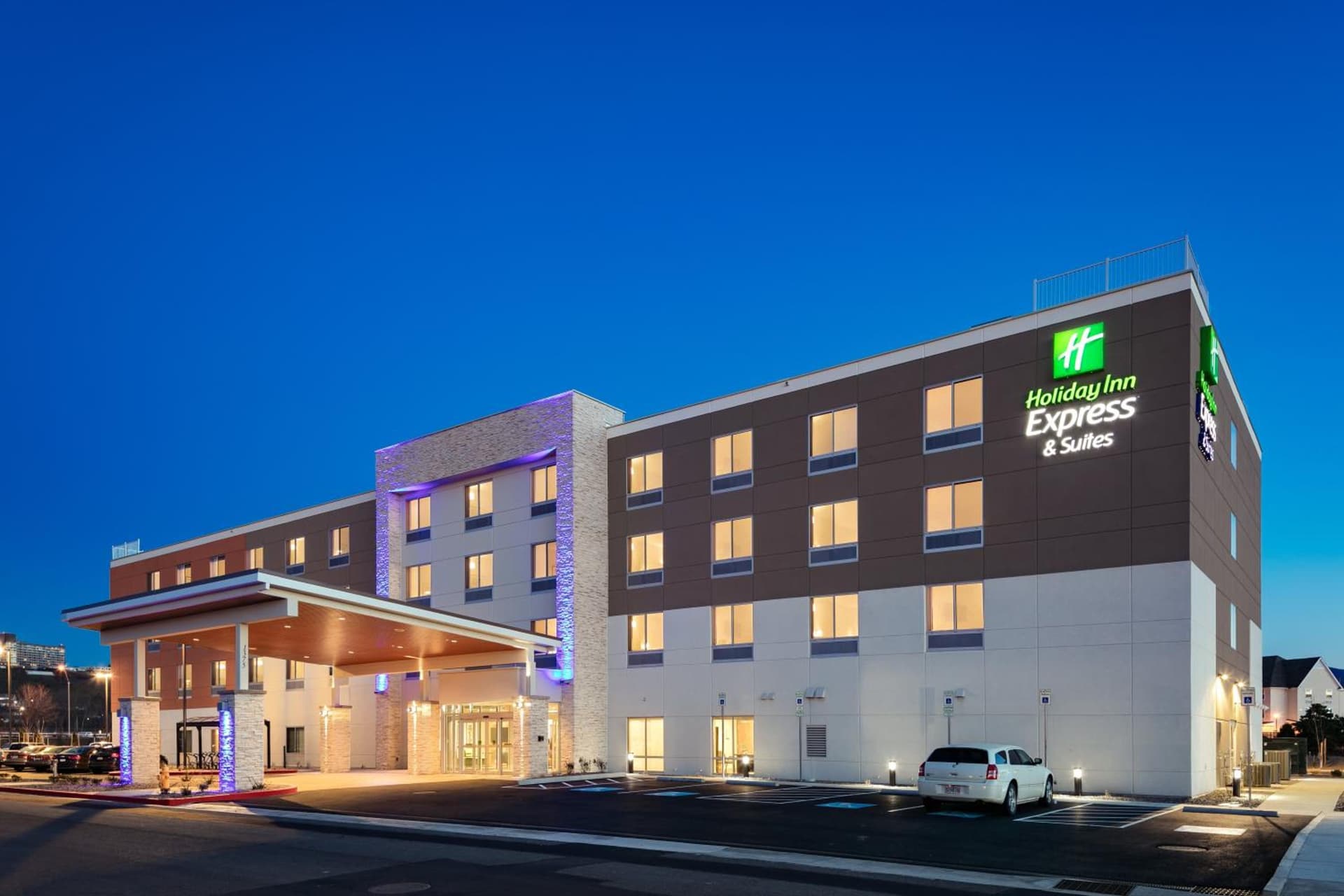 Holiday Inn Express & Suites - Medford by IHG featured exterior or lobby in Medford, OR — similar hotel