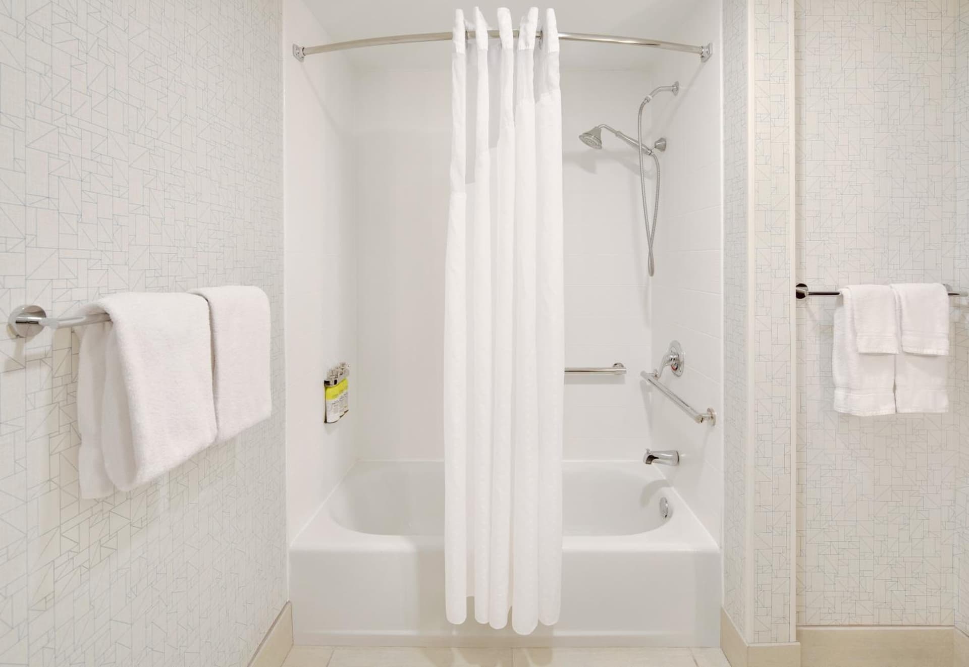 Holiday Inn Express & Suites Bradley Airport by IHG gallery photo in Windsor Locks — image 13