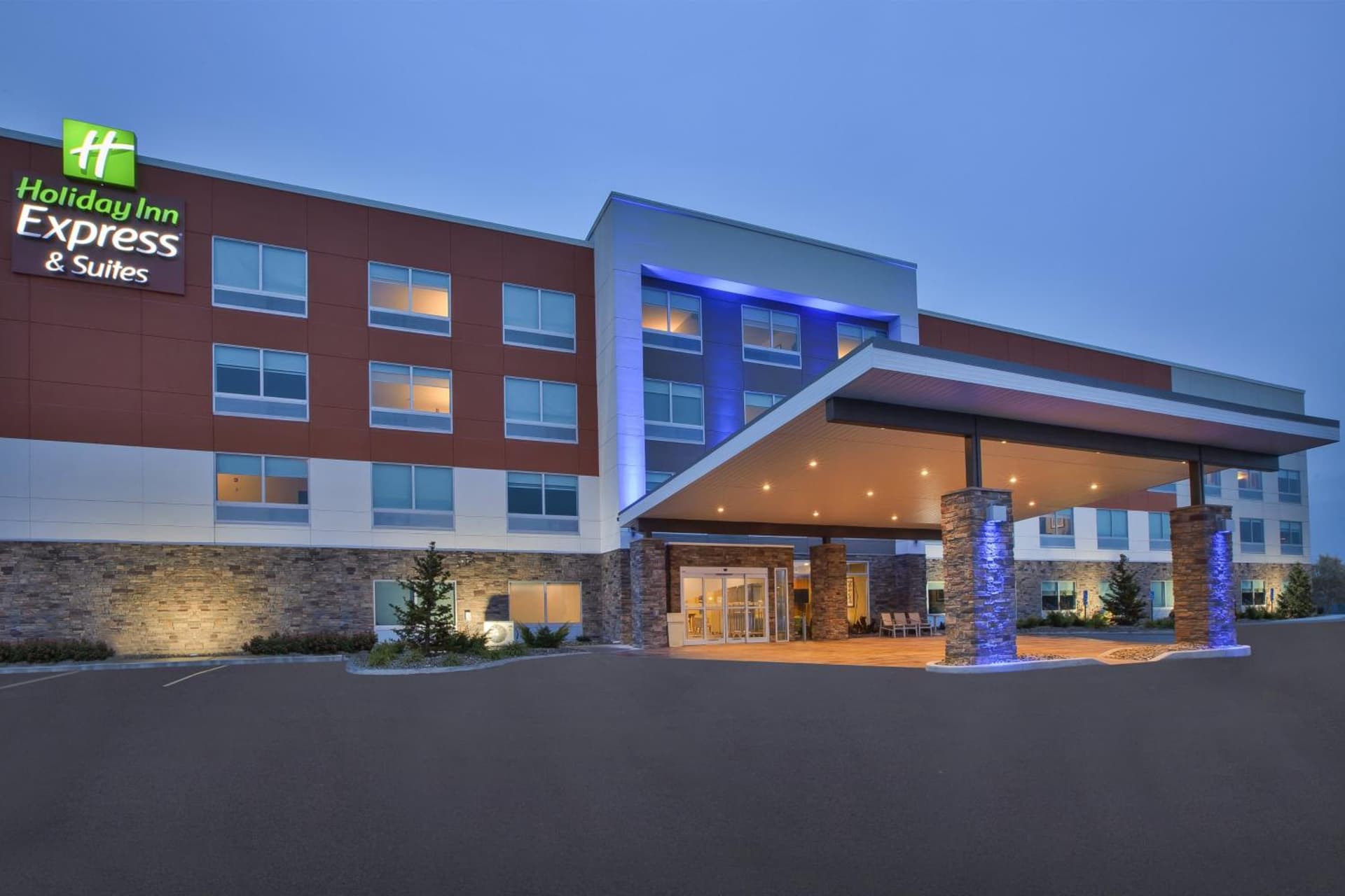 Holiday Inn Express & Suites - Parkersburg East by IHG featured exterior or lobby in Parish-Morris Subdivision, WV — similar hotel