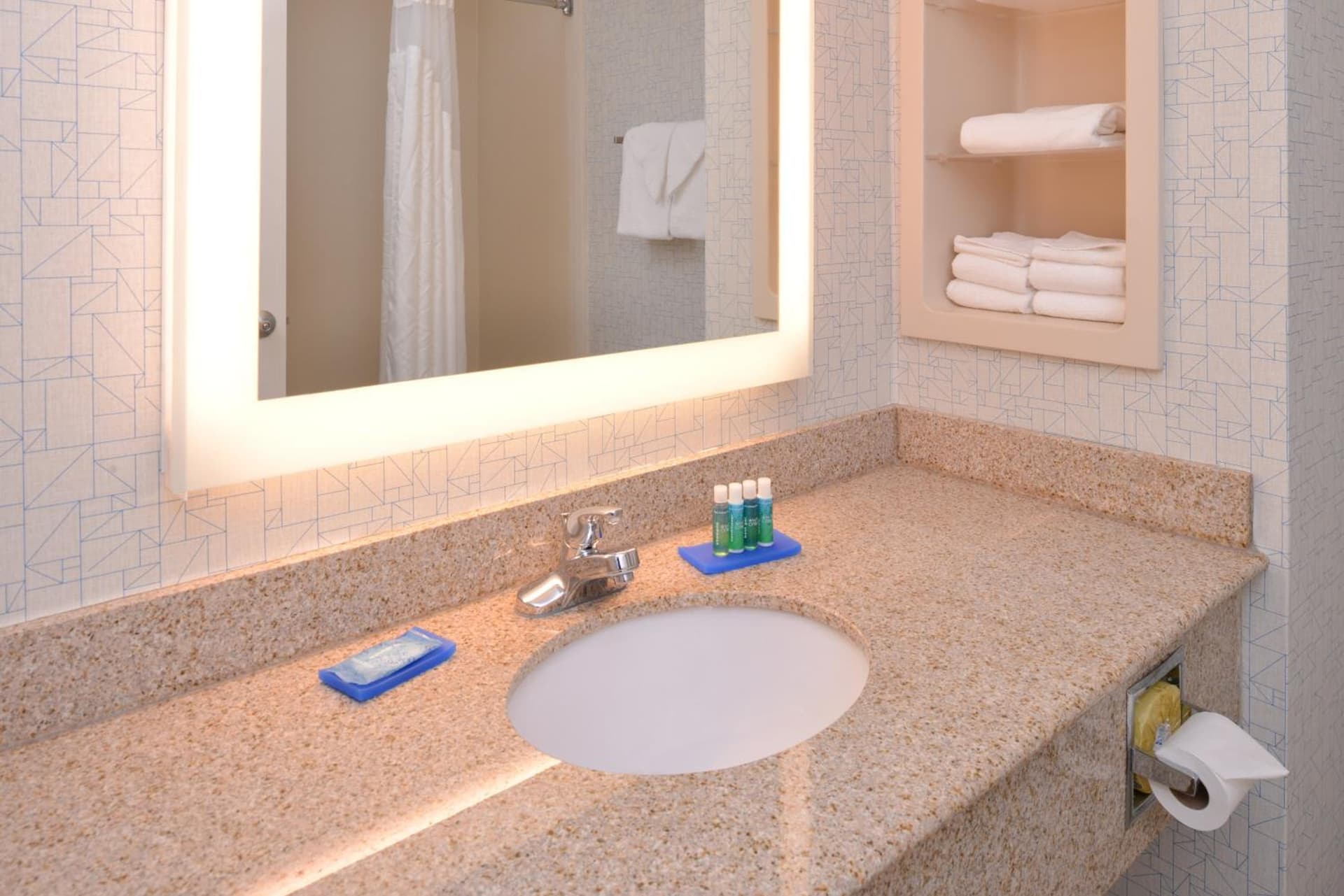 Holiday Inn Express Mineral Wells by IHG interior in Parkersburg, WV — gallery photo 2